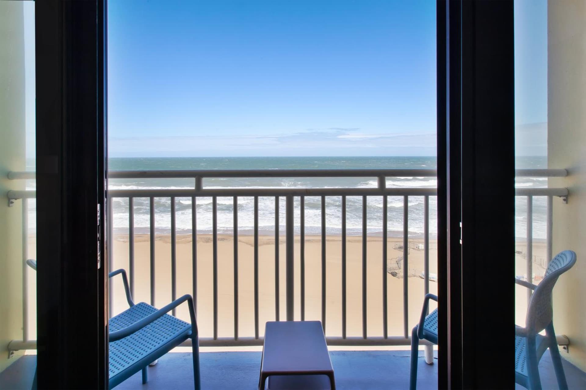 Holiday Inn Express & Suites VA Beach Oceanfront by IHG gallery photo in Virginia Beach, VA — image 39