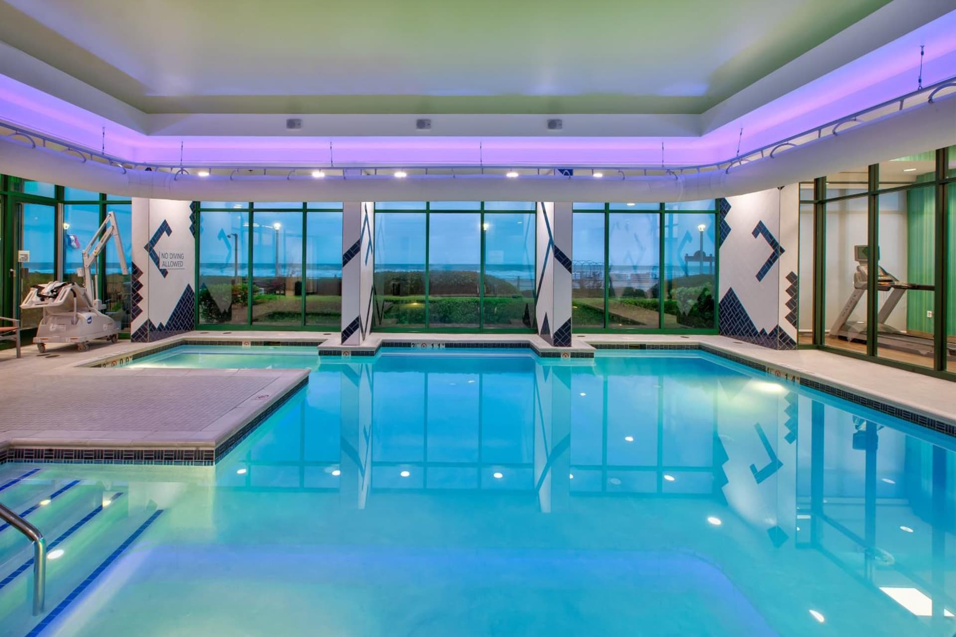 Holiday Inn Express & Suites VA Beach Oceanfront by IHG gallery photo in Virginia Beach, VA — image 37