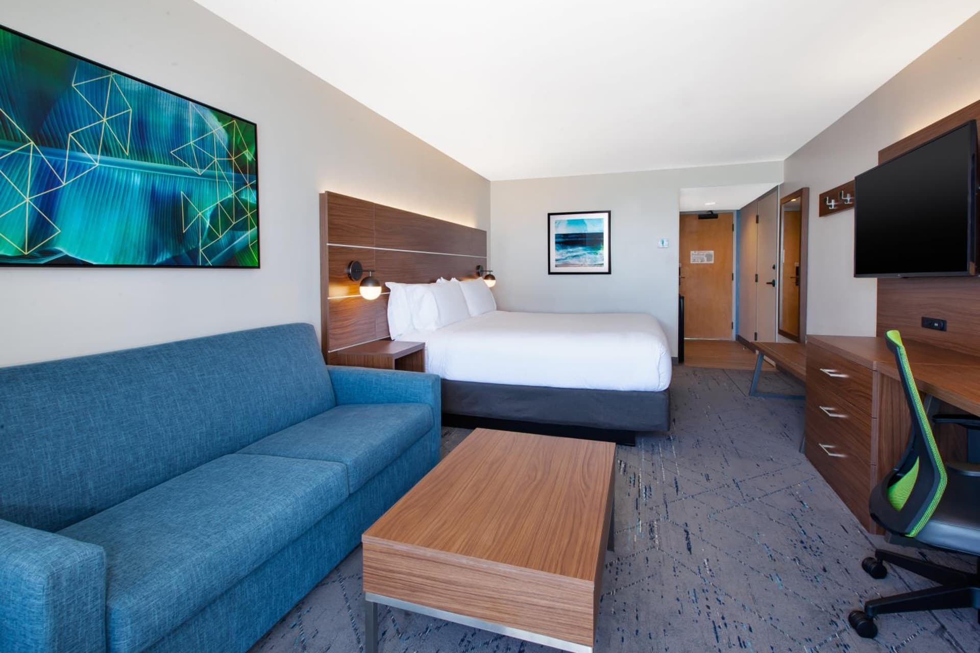 Holiday Inn Express & Suites VA Beach Oceanfront by IHG gallery photo in Virginia Beach, VA — image 4
