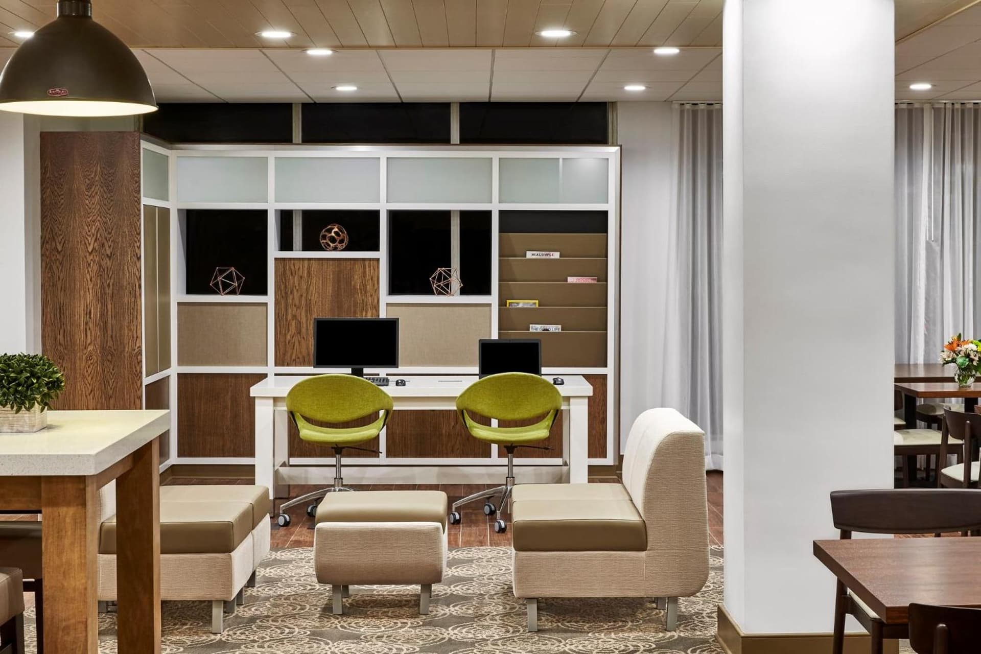 Holiday Inn Alexandria at Carlyle by IHG gallery photo in Alexandria, VA — image 4