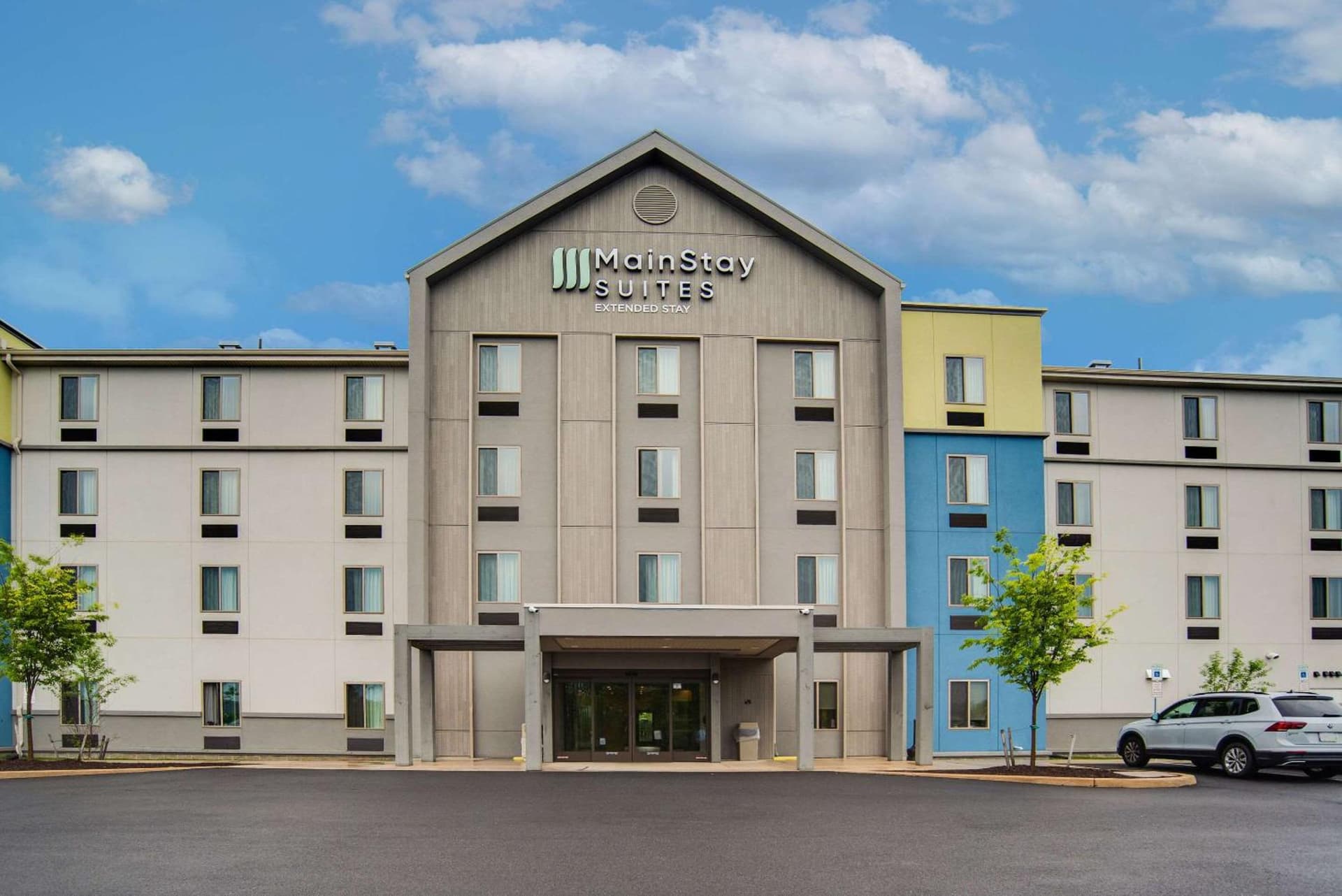MainStay Suites Carlisle - Harrisburg featured exterior or lobby in Carlisle, PA — similar hotel