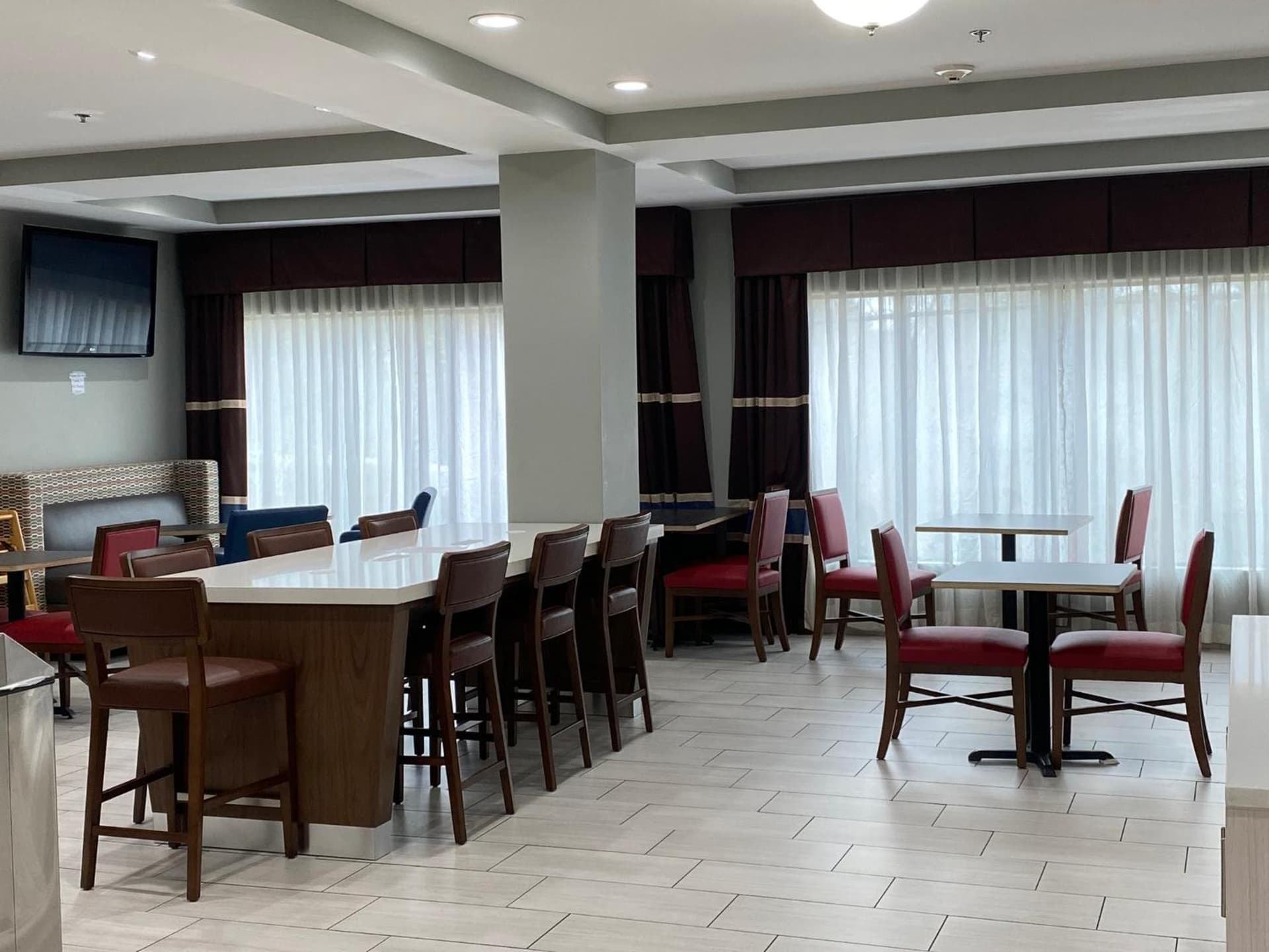 Holiday Inn Express Hotel & Suites Hope Mills-Fayetteville Airport by IHG gallery photo in Hope Mills, NC — image 33