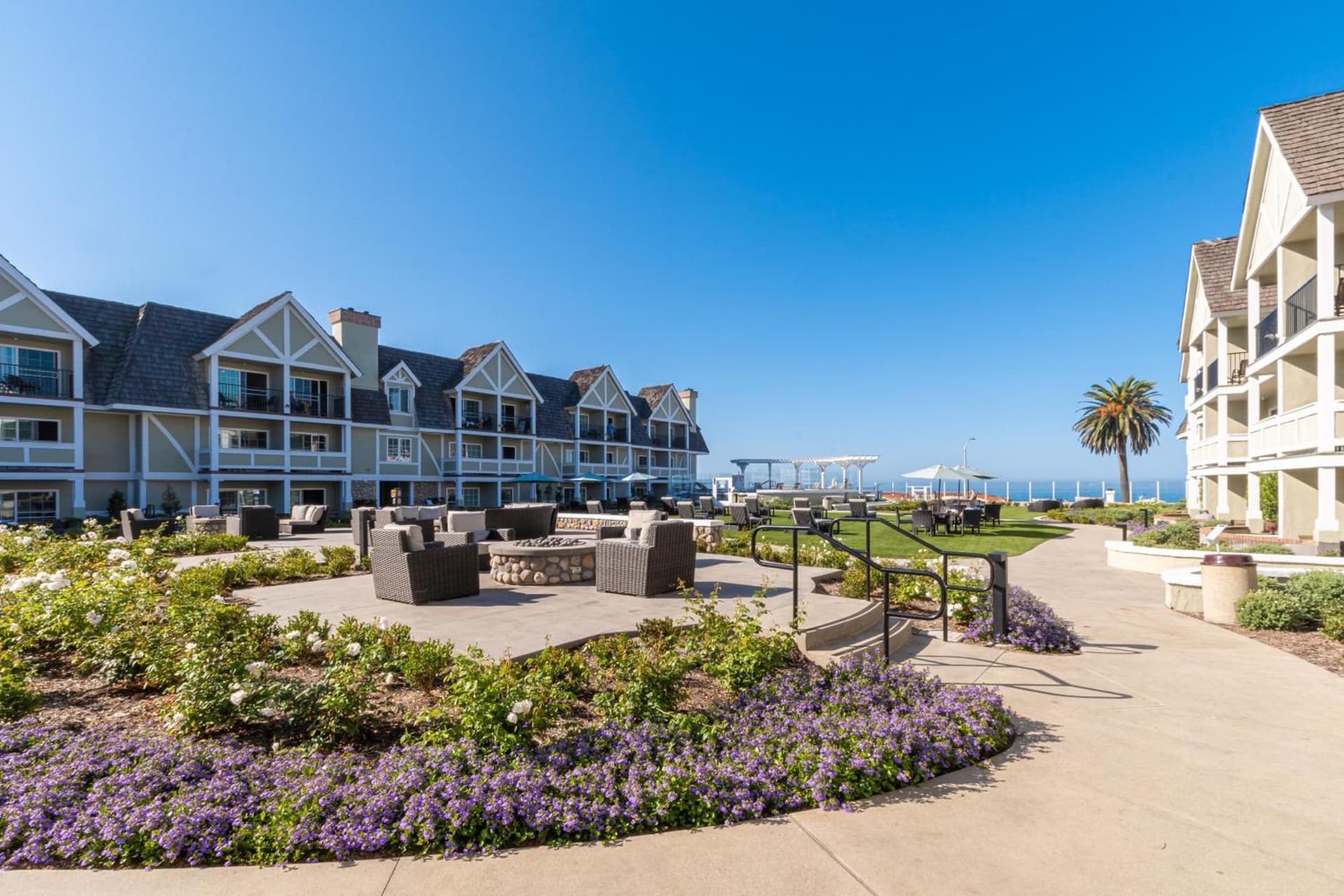 Carlsbad Inn Beach Resort interior in Carlsbad, CA — gallery photo 2