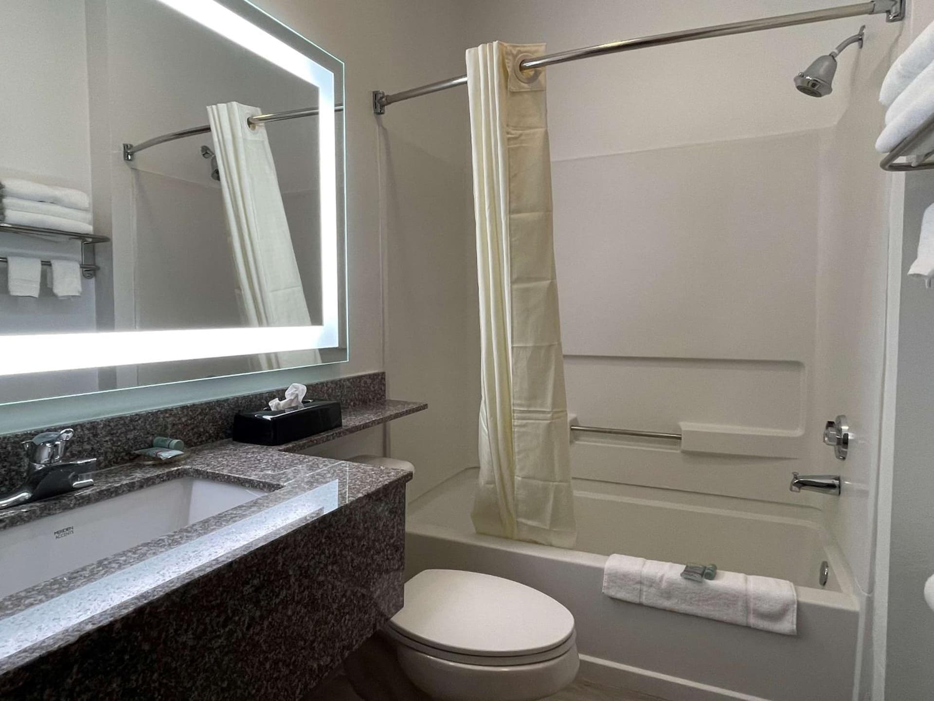 Best Western Roanoke Inn & Suites gallery photo in Roanoke, TX — image 8