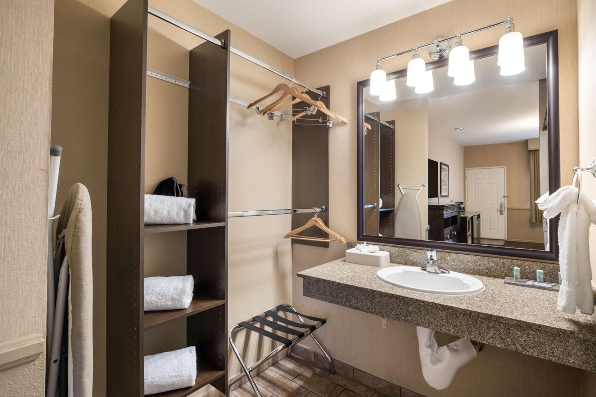 Best Western Corona Hotel & Suites gallery photo in Corona, CA — image 32