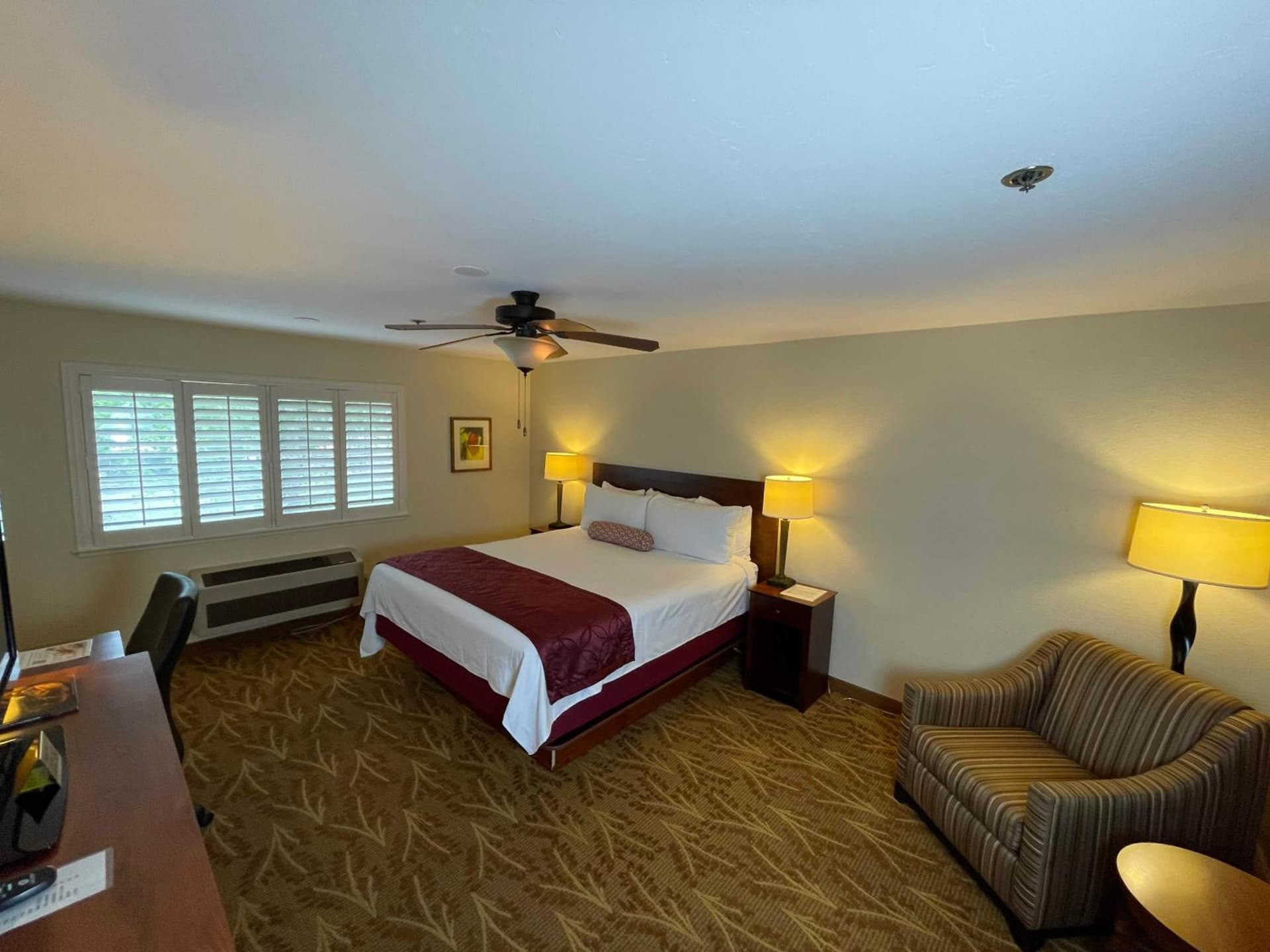 Governors Inn Hotel interior in Sacramento, CA — gallery photo 2