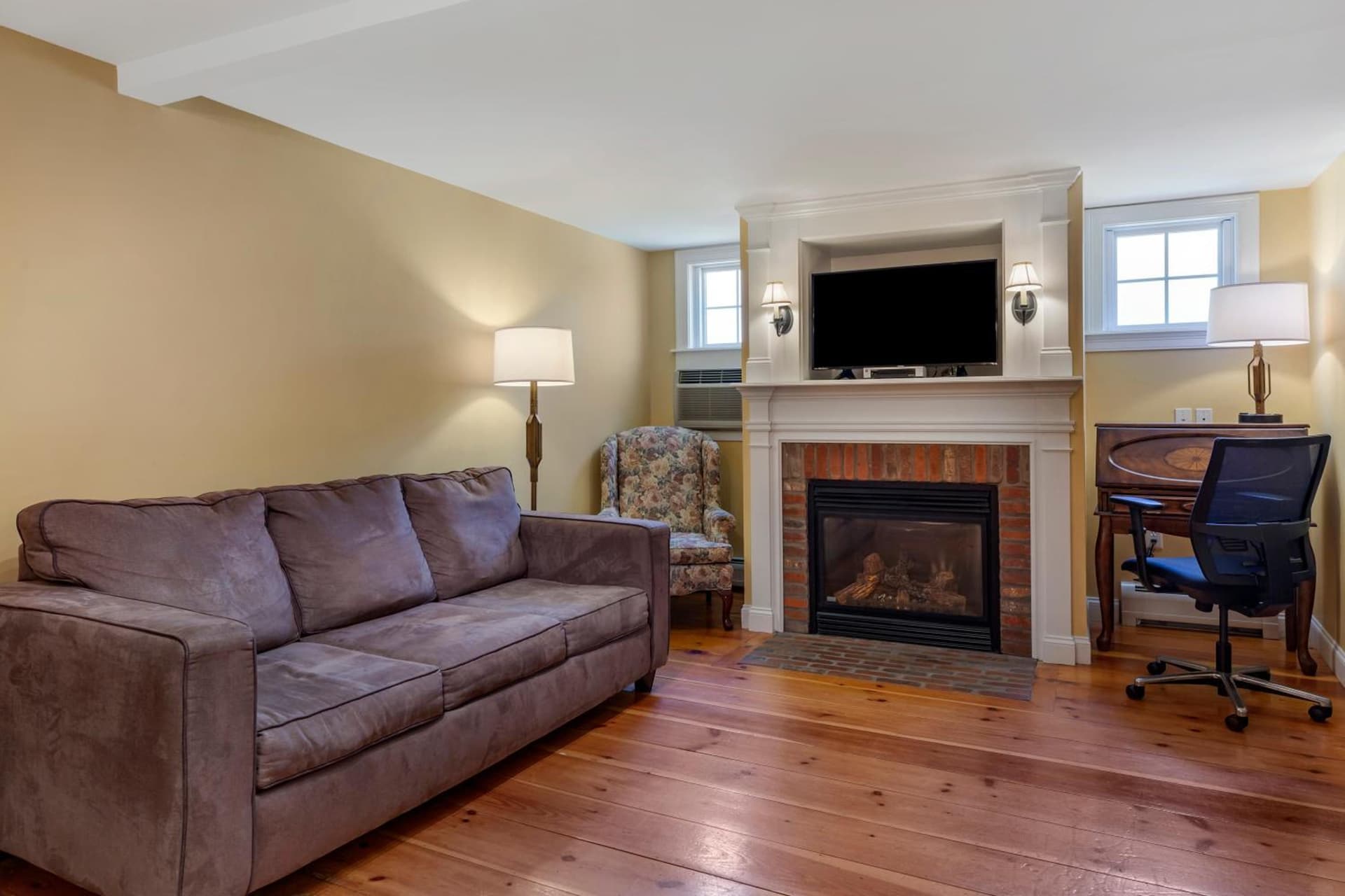 Essex Street Inn & Suites, an Ascend Collection Hotel gallery photo in Newburyport, MA — image 48