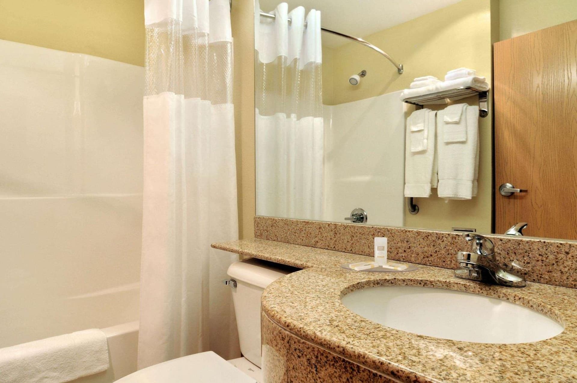Microtel Inn & Suites by Wyndham Huntsville gallery photo in Huntsville, AL — image 26