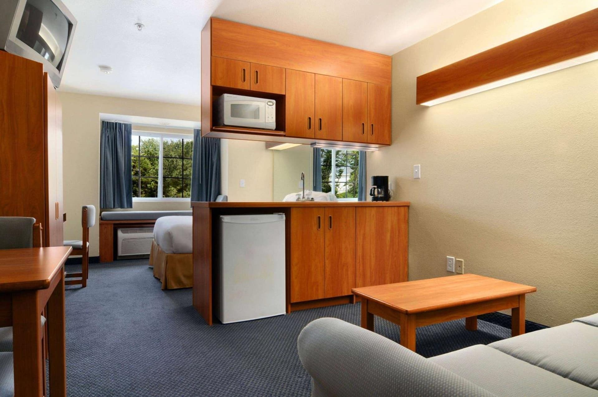 Microtel Inn & Suites by Wyndham Huntsville gallery photo in Huntsville, AL — image 16