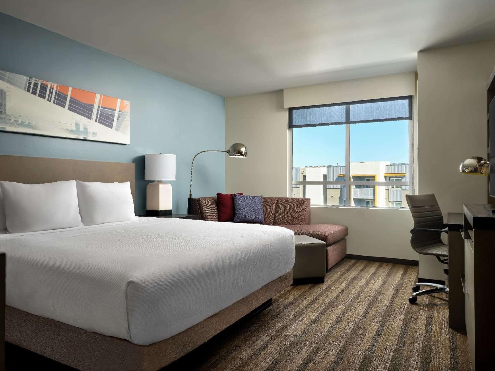 Hyatt House LA - University Medical Center interior in Los Angeles, CA — gallery photo 2