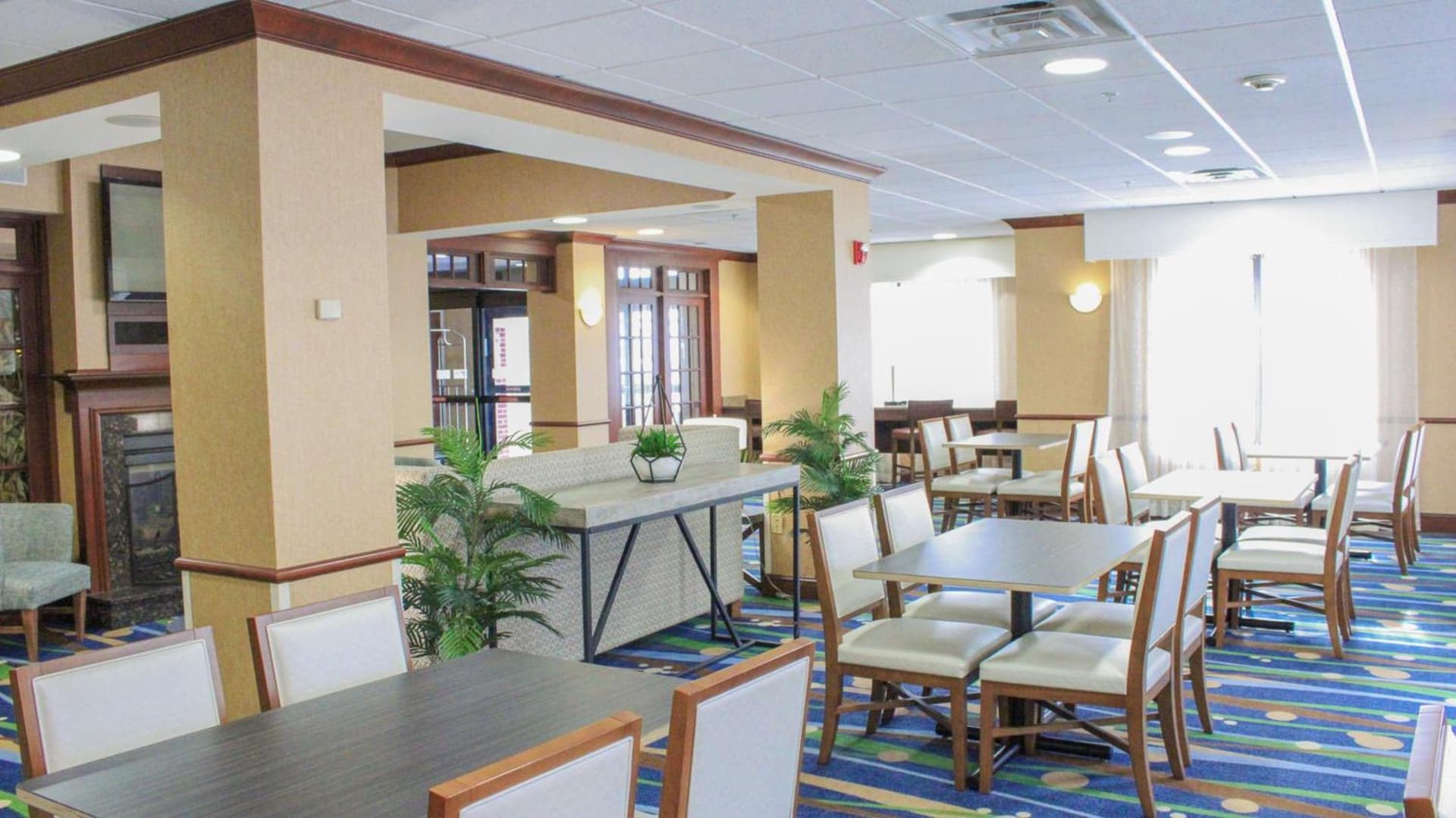 Holiday Inn Express Hotel & Suites Manchester - Airport by IHG gallery photo in Manchester, NH — image 5