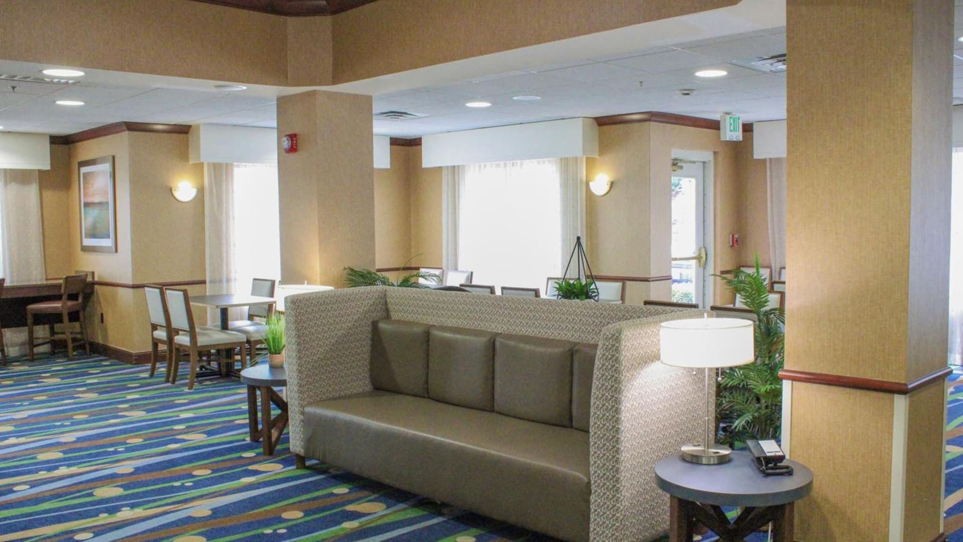 Holiday Inn Express Hotel & Suites Manchester - Airport by IHG gallery photo in Manchester, NH — image 6