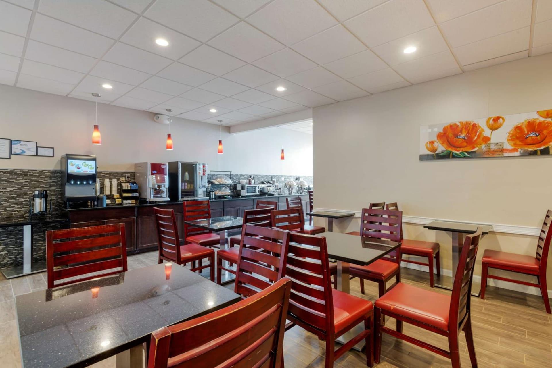 BEST WESTERN PLUS Poconos interior in Tannersville — gallery photo 2