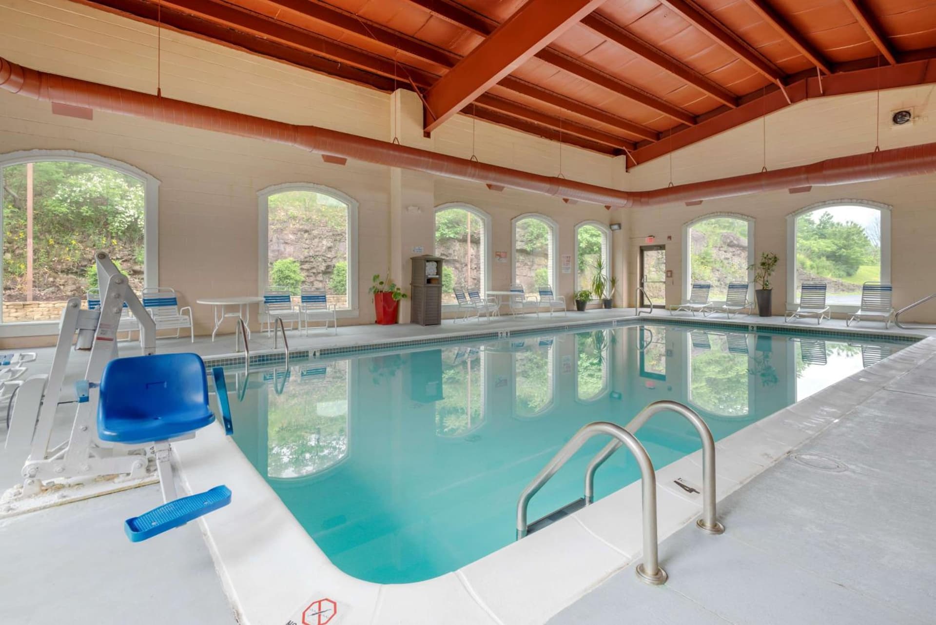 BEST WESTERN PLUS Poconos property views in Tannersville — gallery photo 3
