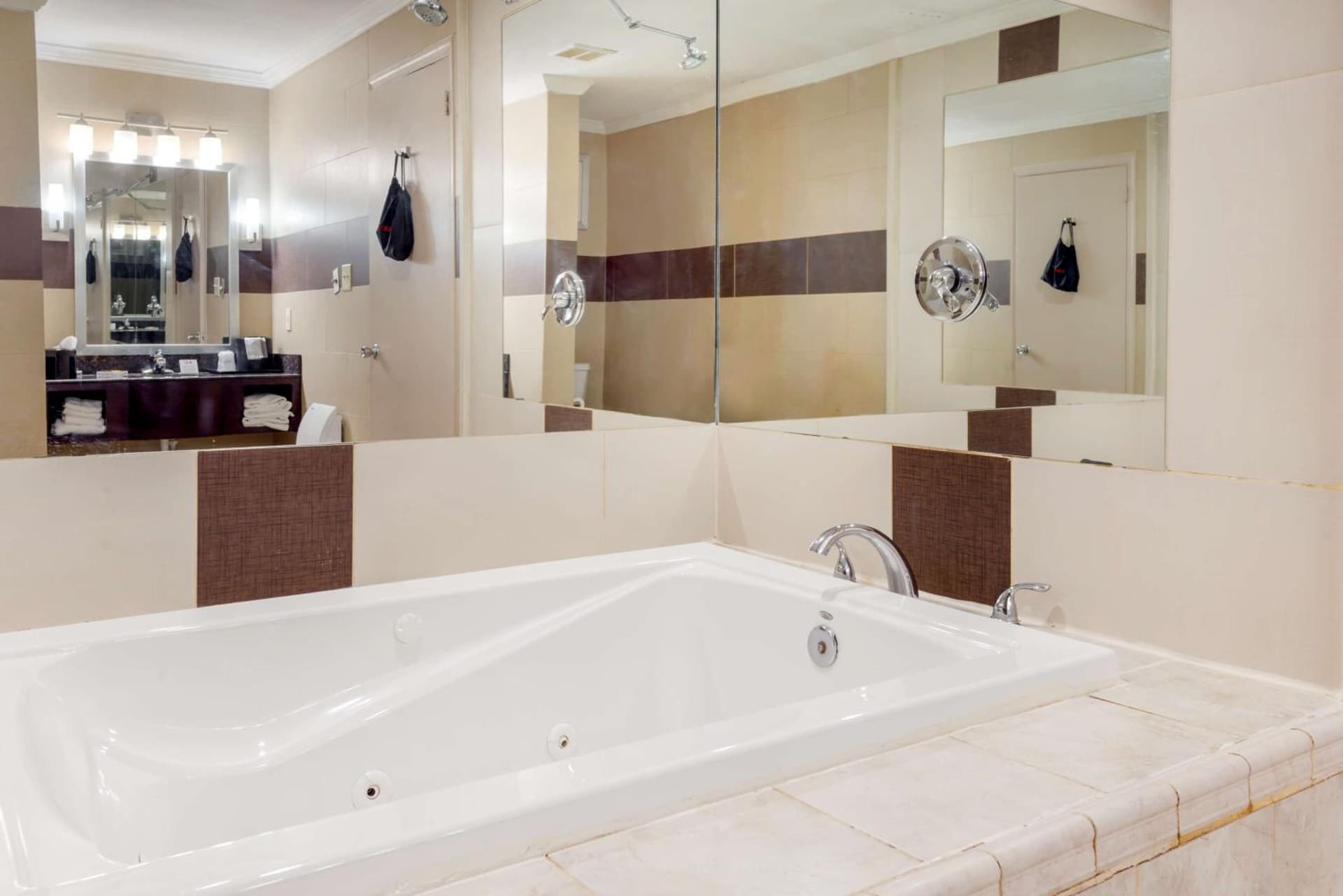 BEST WESTERN PLUS Poconos gallery photo in Tannersville — image 13