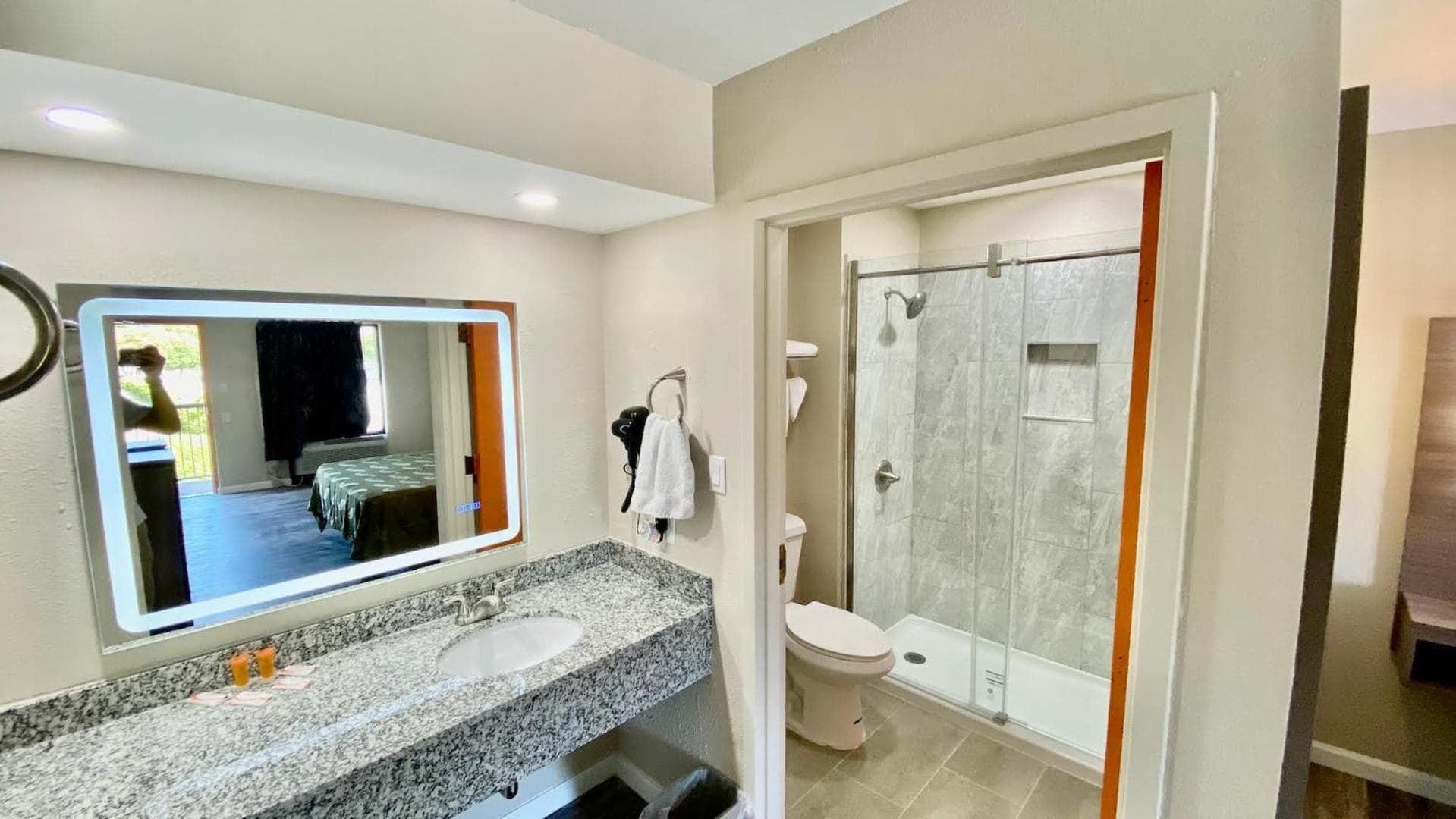 Brentwood Inn & Suites gallery photo in Suffolk, VA — image 8
