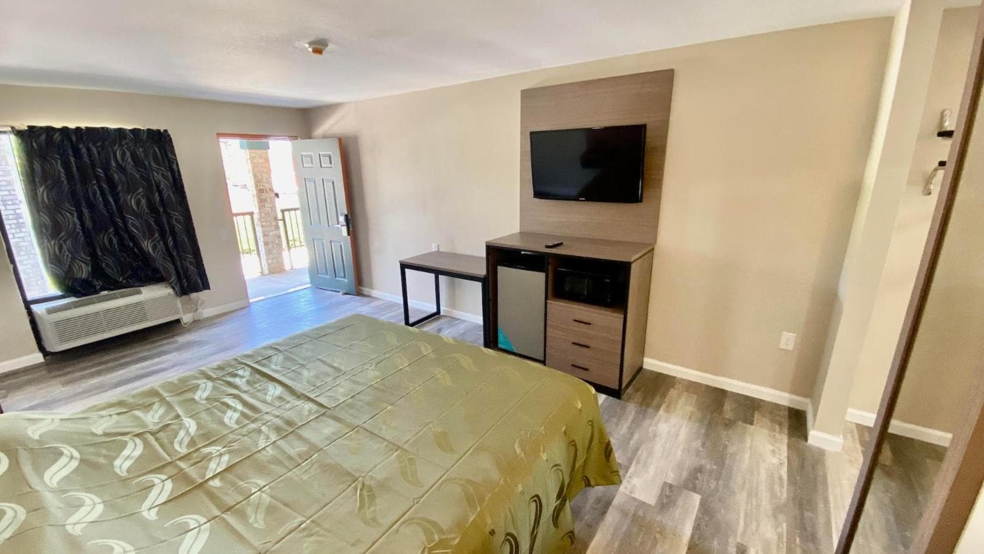 Brentwood Inn & Suites property views in Suffolk, VA — gallery photo 3