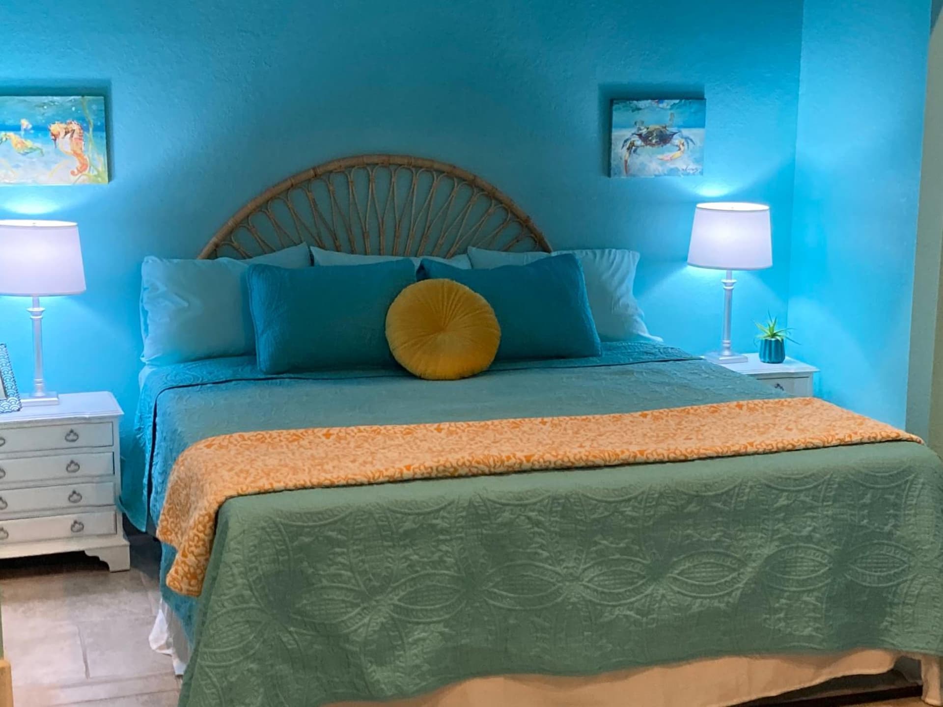 3Gulls Inn Ozona-Boutique Hotel-Steps from Restaurants & Brewery-SwimSpa Pool-Pet Friendly gallery photo in Palm Harbor, FL — image 58
