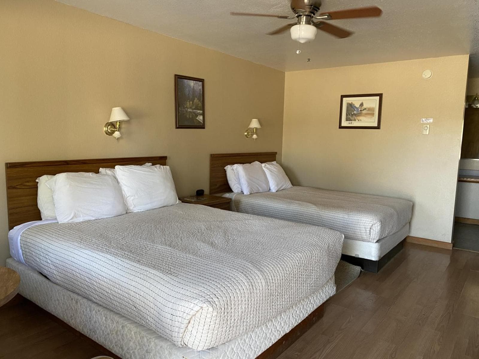 Birch Glen Lodge interior in Cascade, ID — gallery photo 2