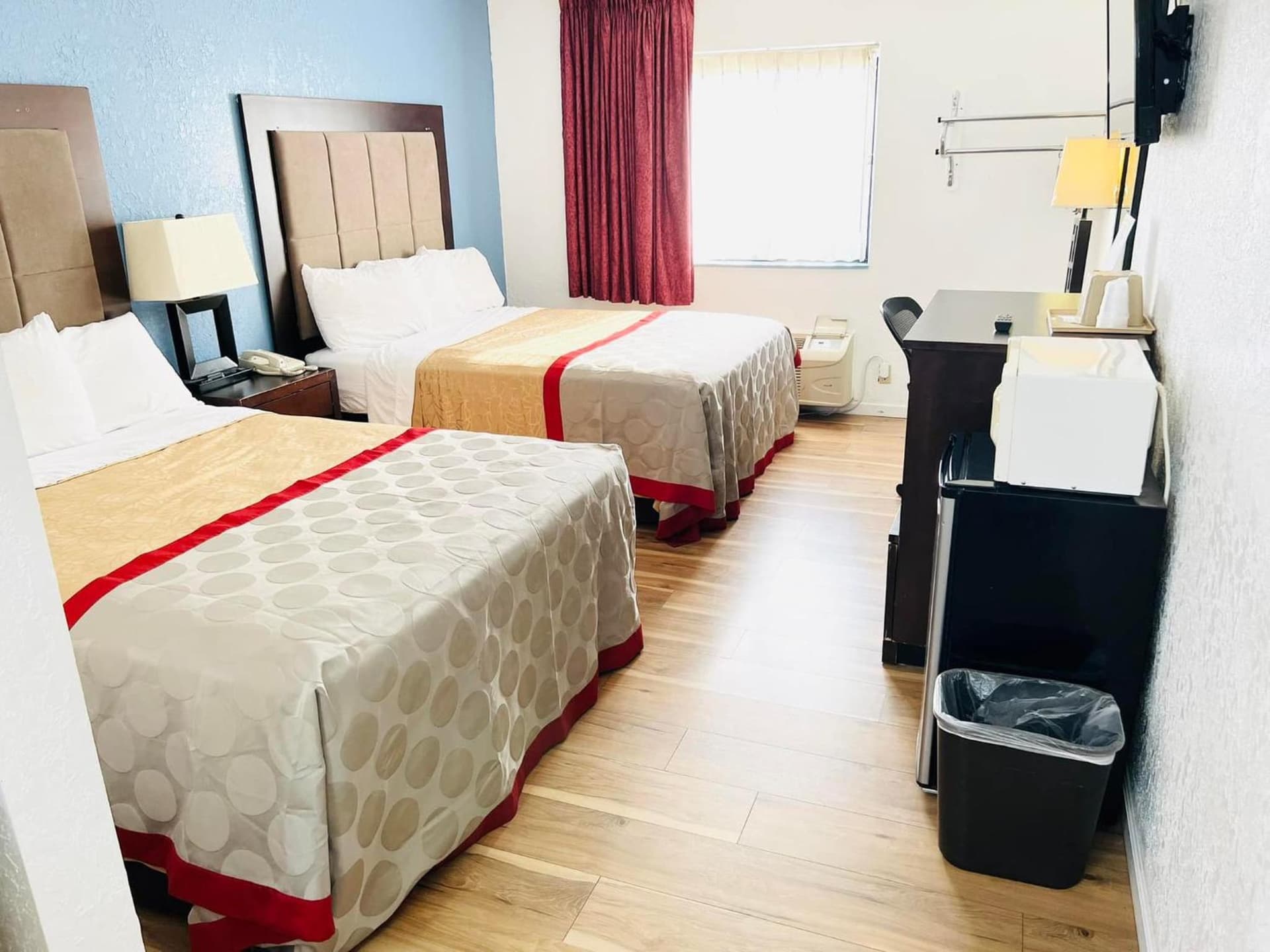 Super 8 by Wyndham Fort Scott property views in Fort Scott, KS — gallery photo 3