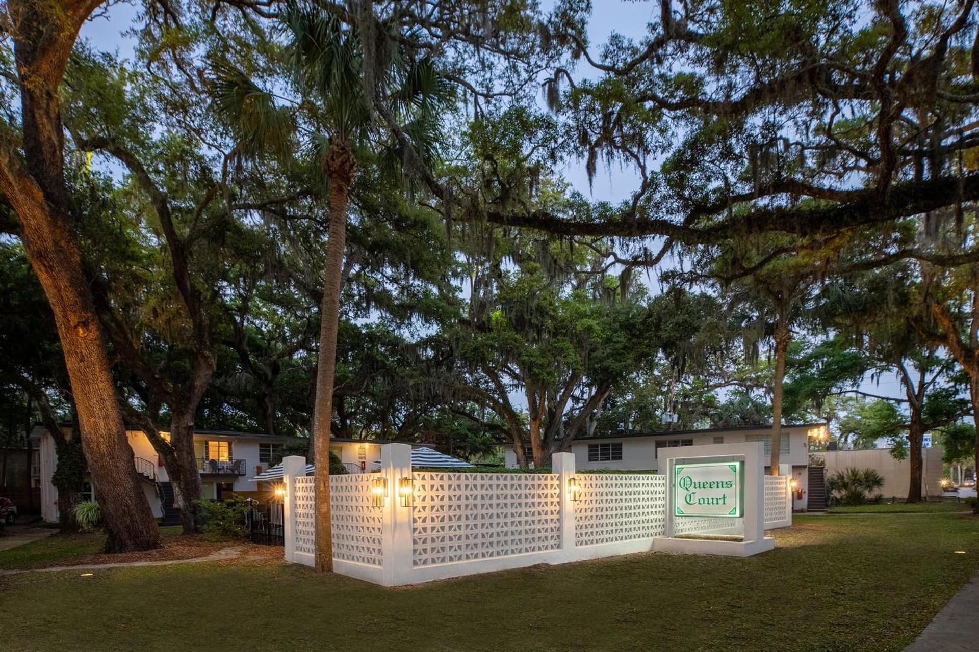 Queen's Court Inn featured exterior or lobby in Saint Simons Island — similar hotel