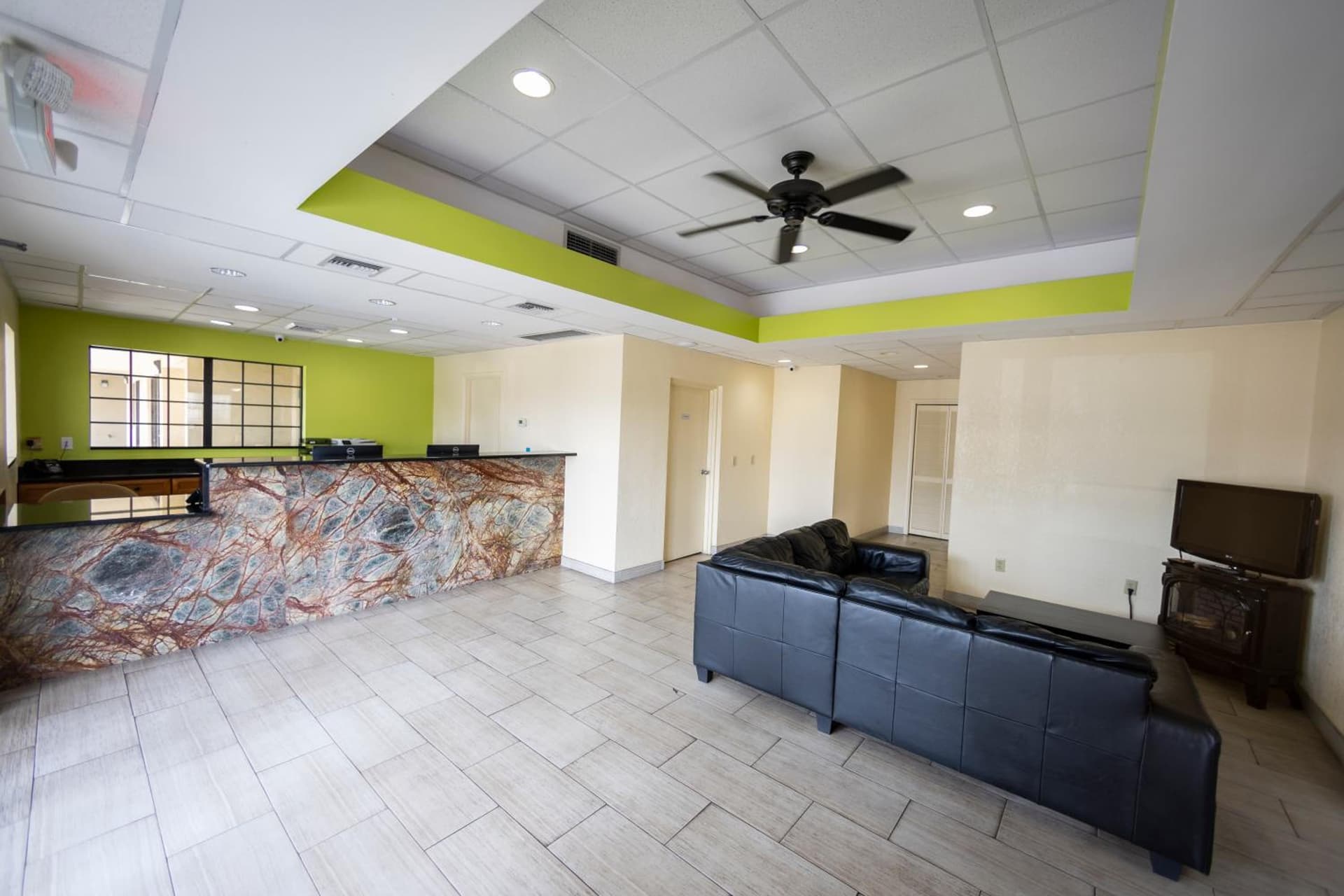 Ocean Breeze Inn interior in Saint Augustine Beach, FL — gallery photo 2