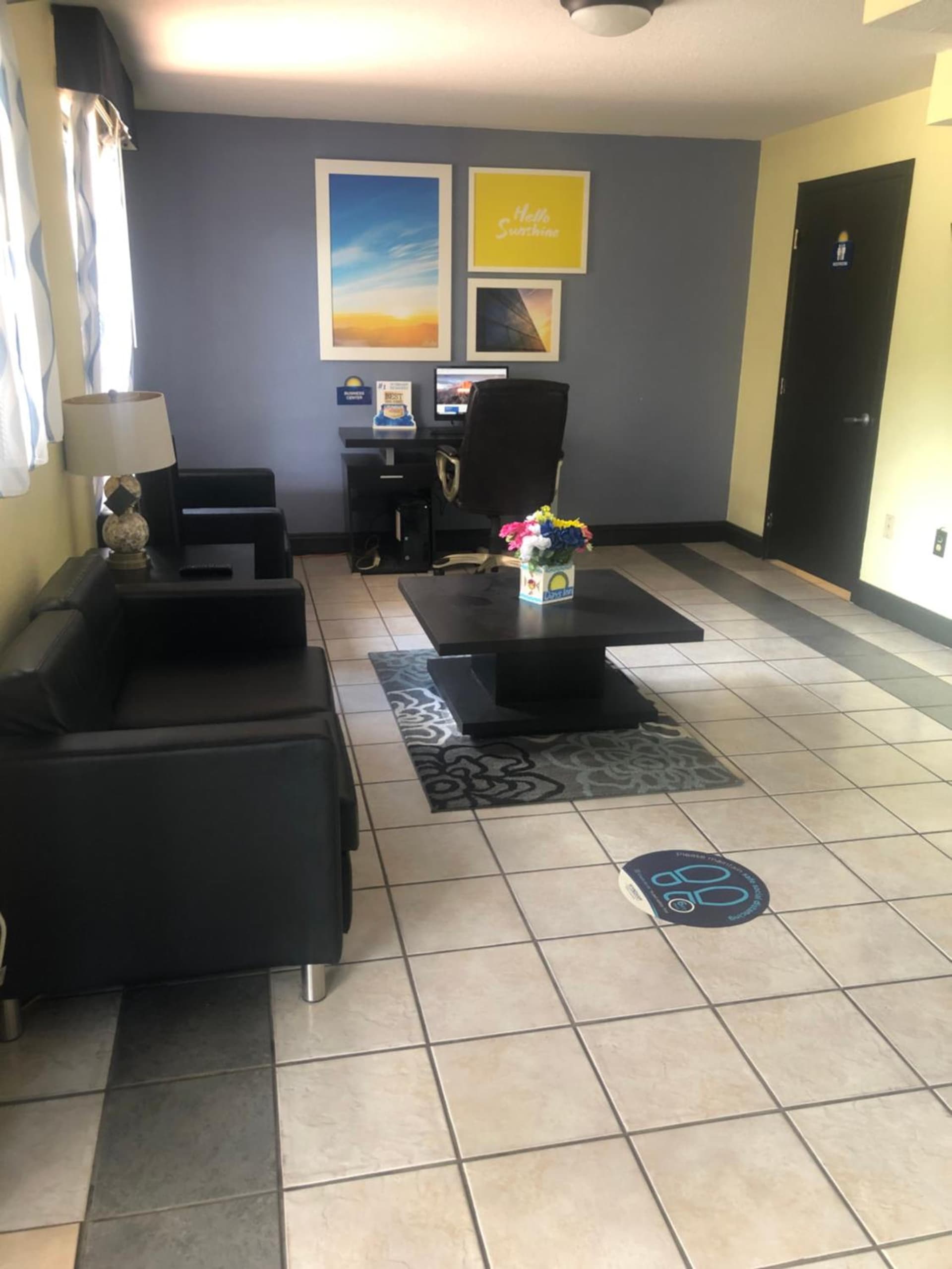 Days Inn by Wyndham Lake City I-10 property views in Lake City, FL — gallery photo 3