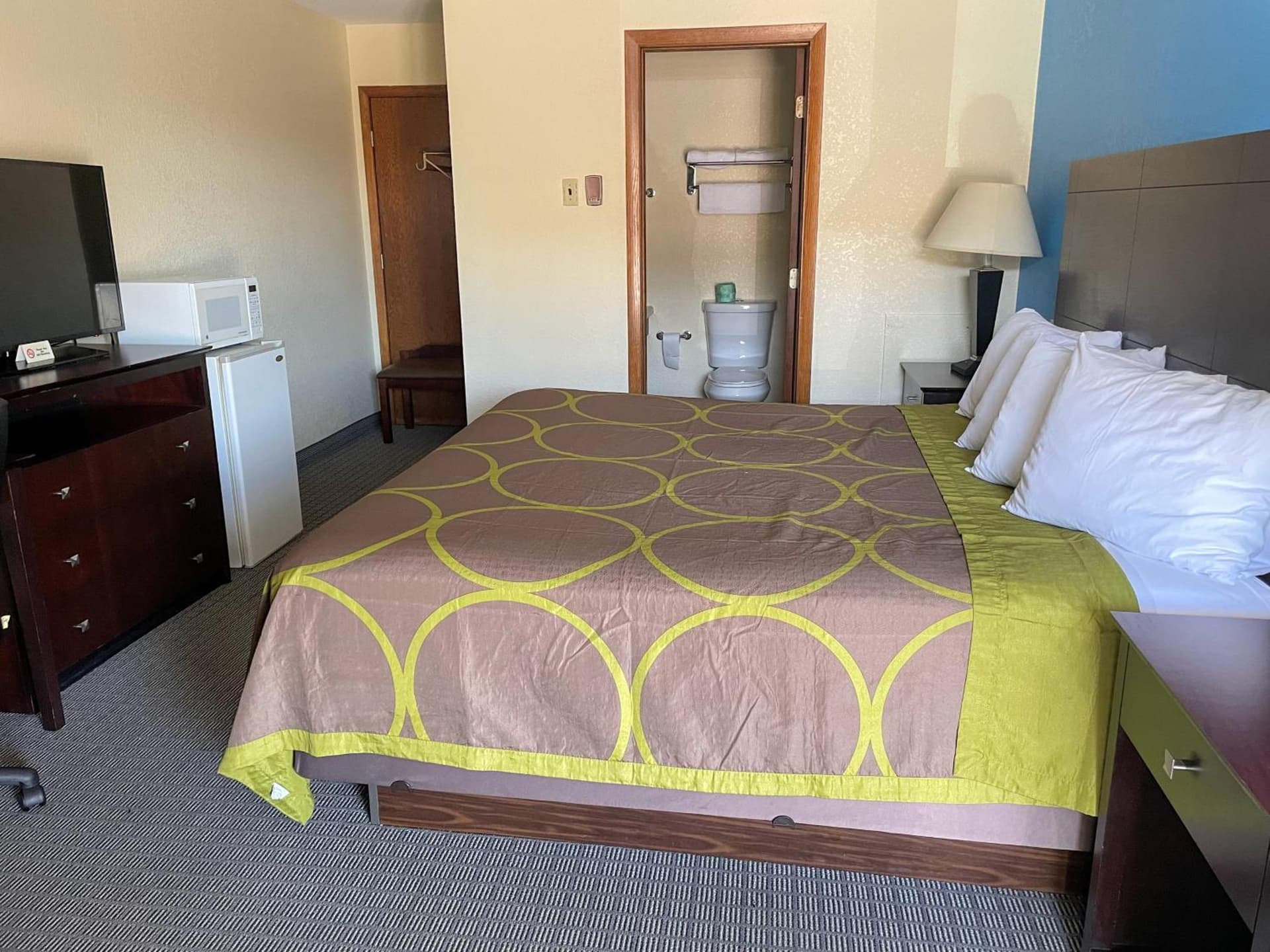 Amerivu Inn & Suites interior in Eau Claire, WI — gallery photo 2