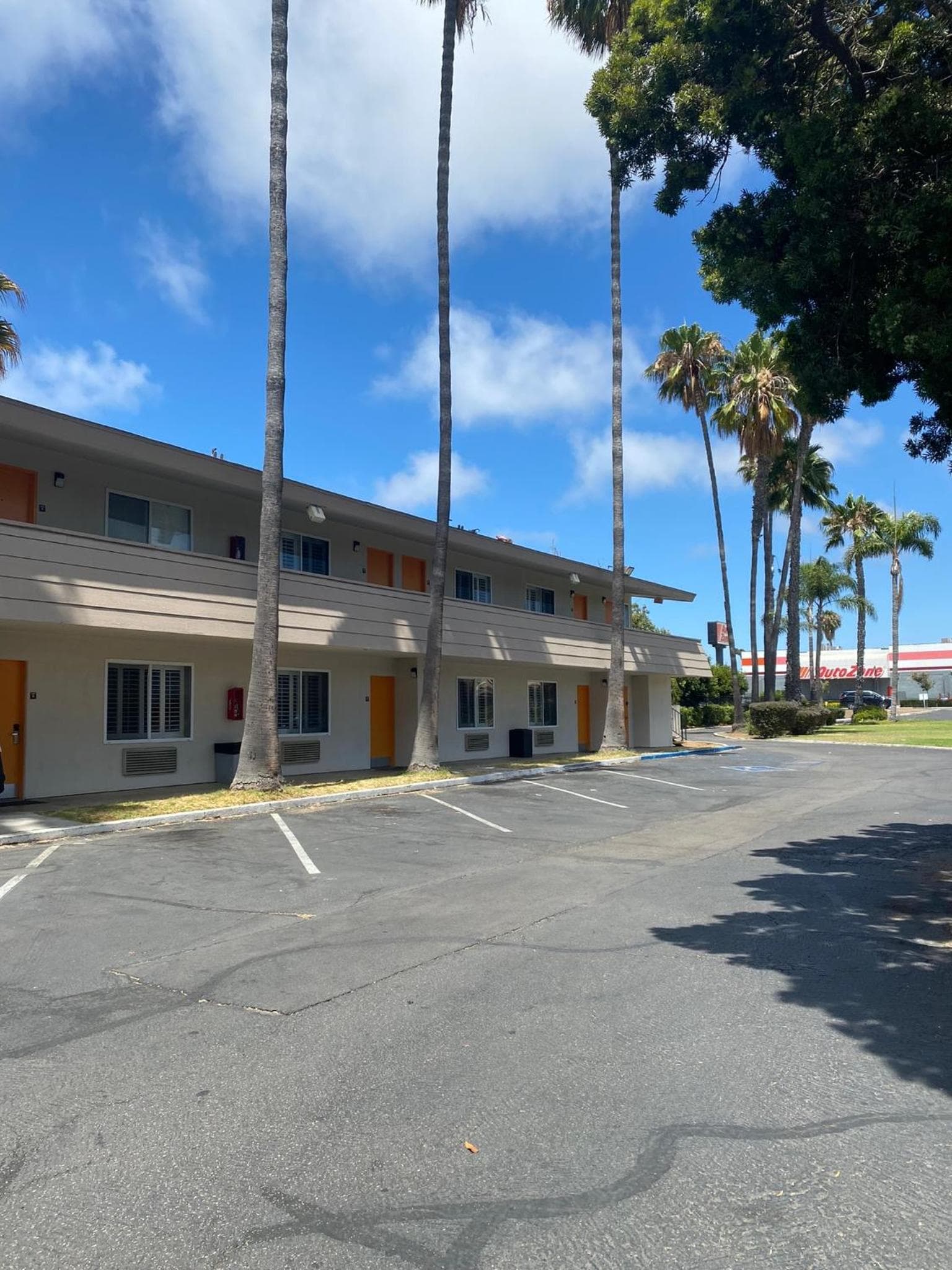 Hotel Palmeras Chula Vista gallery photo in Chula Vista, CA — image 7