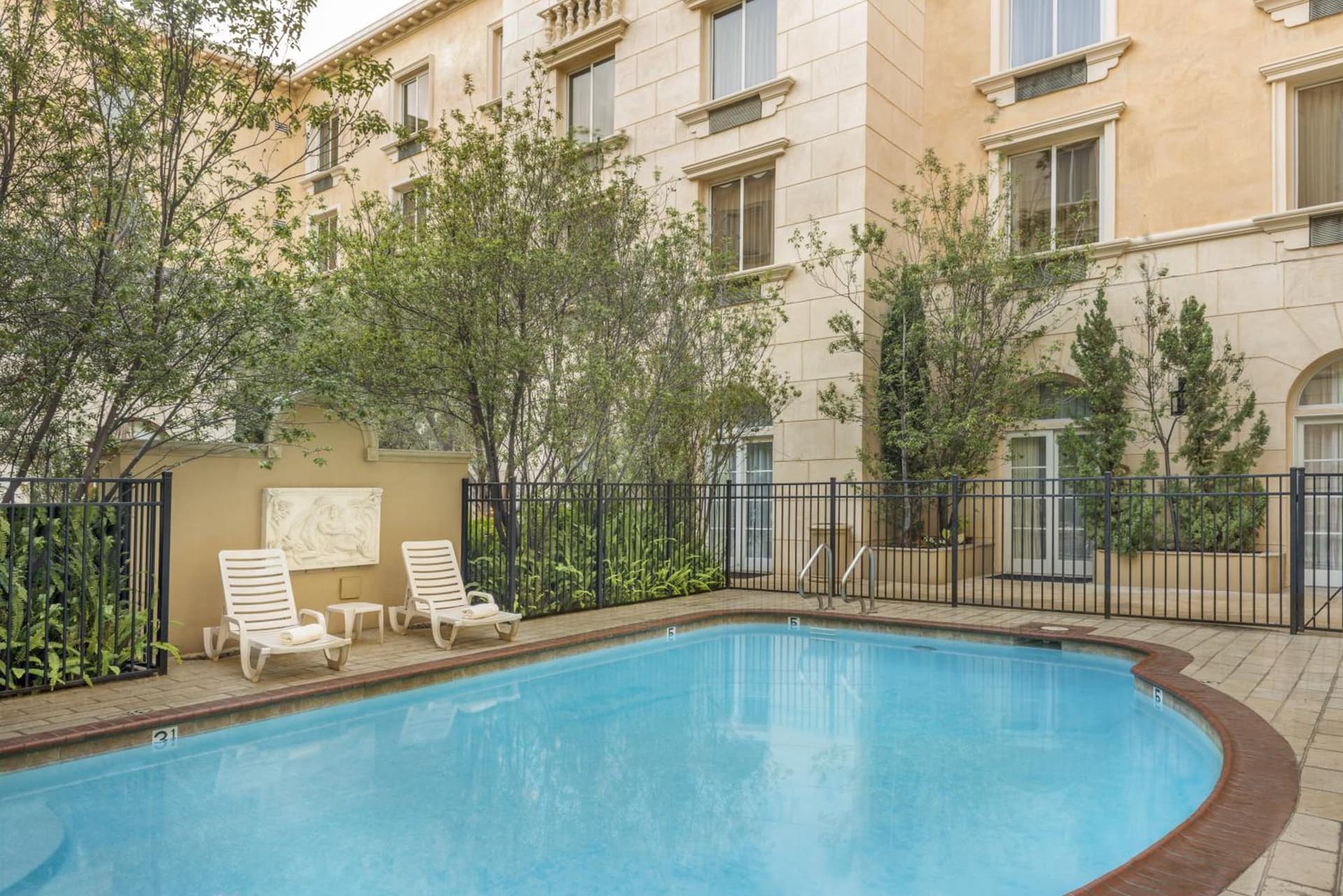 Ayres Hotel Manhattan Beach interior in Hawthorne, CA — gallery photo 2