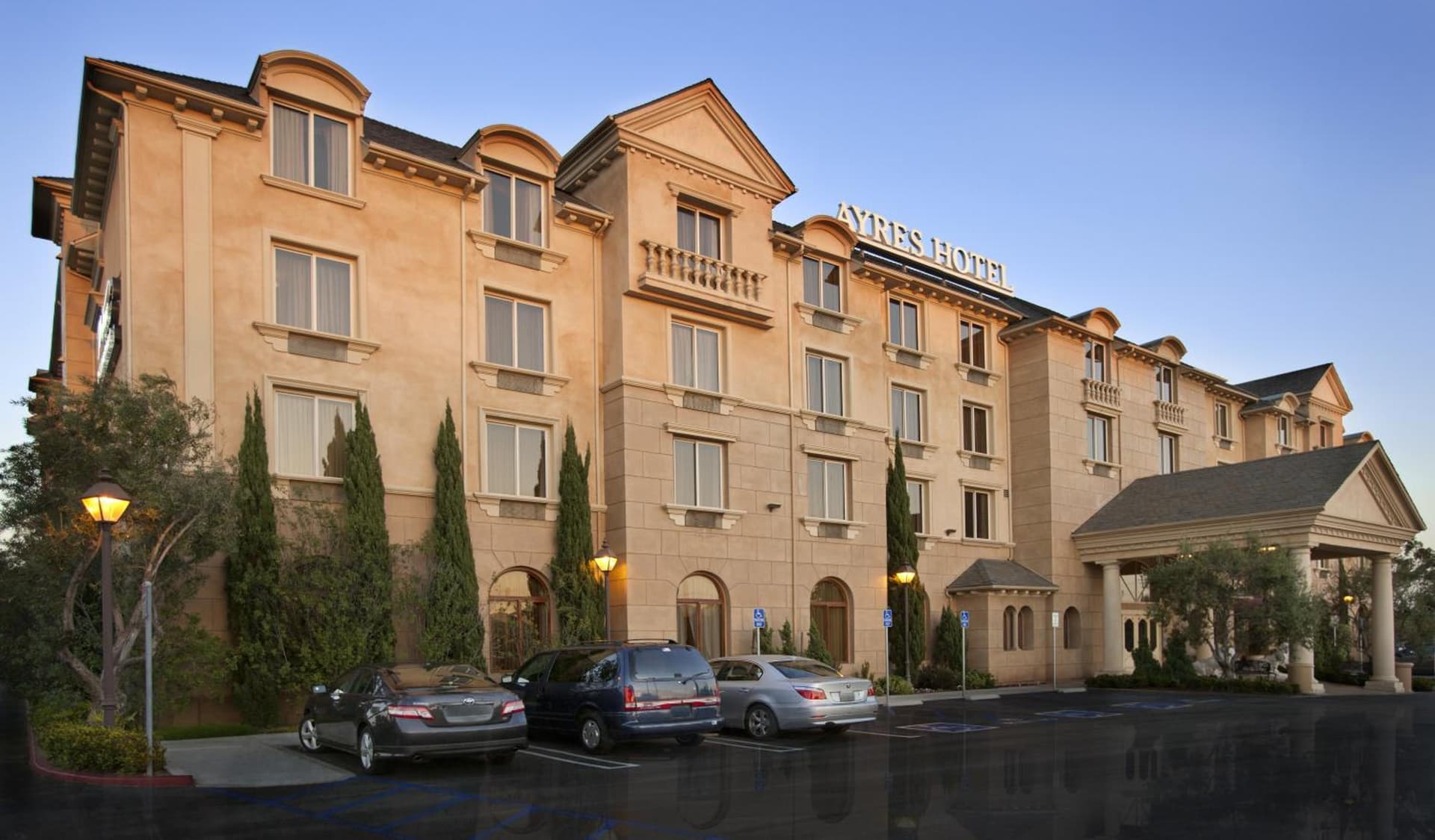 Ayres Hotel Manhattan Beach featured exterior or lobby in Hawthorne, CA — similar hotel