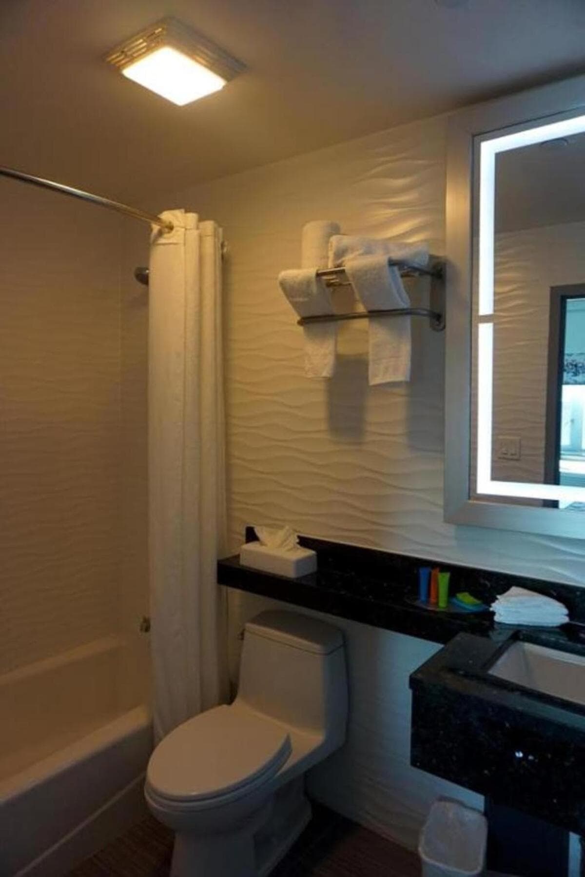 Umbrella Hotel gallery photo in Bronx, NY — image 11