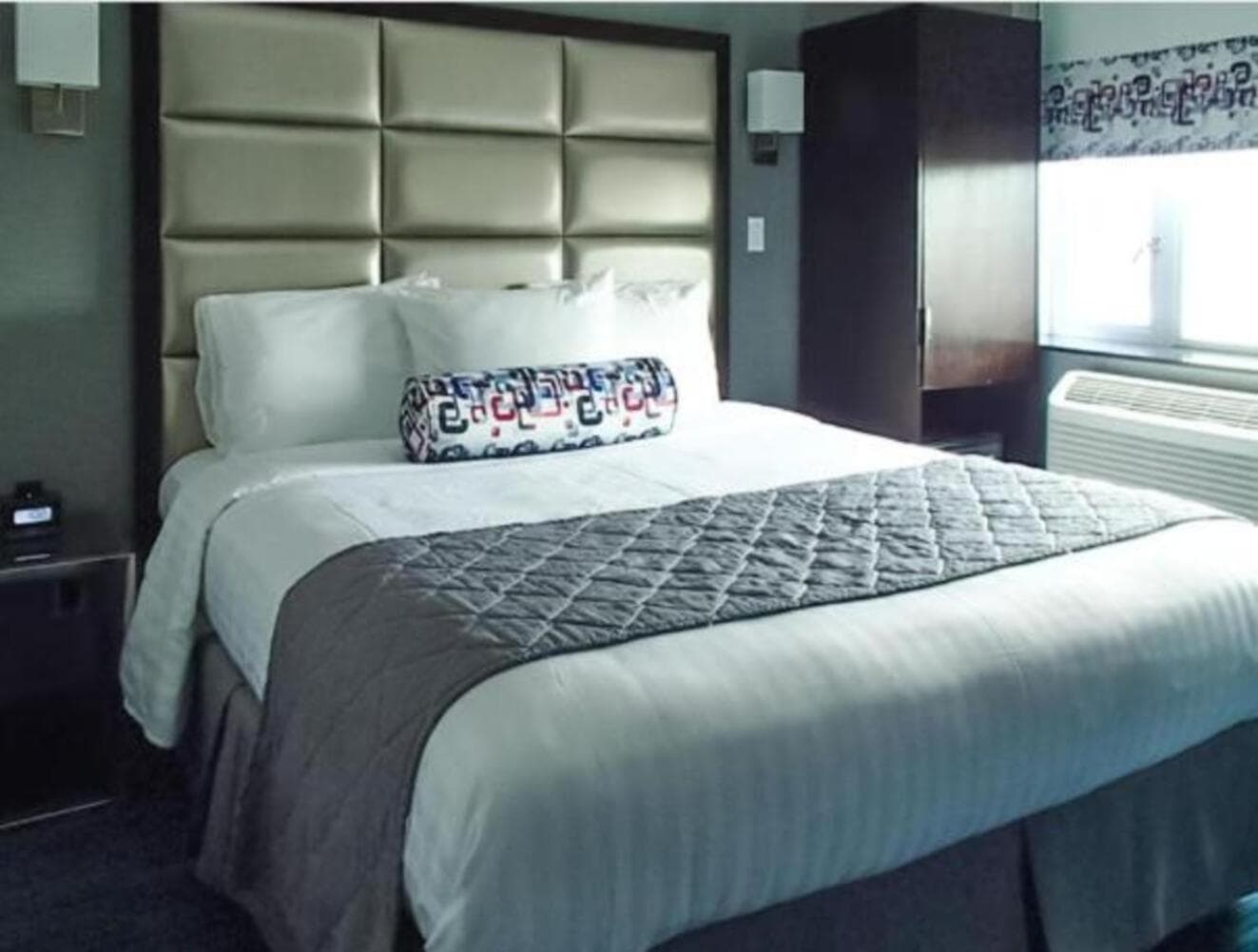 Umbrella Hotel interior in Bronx, NY — gallery photo 2