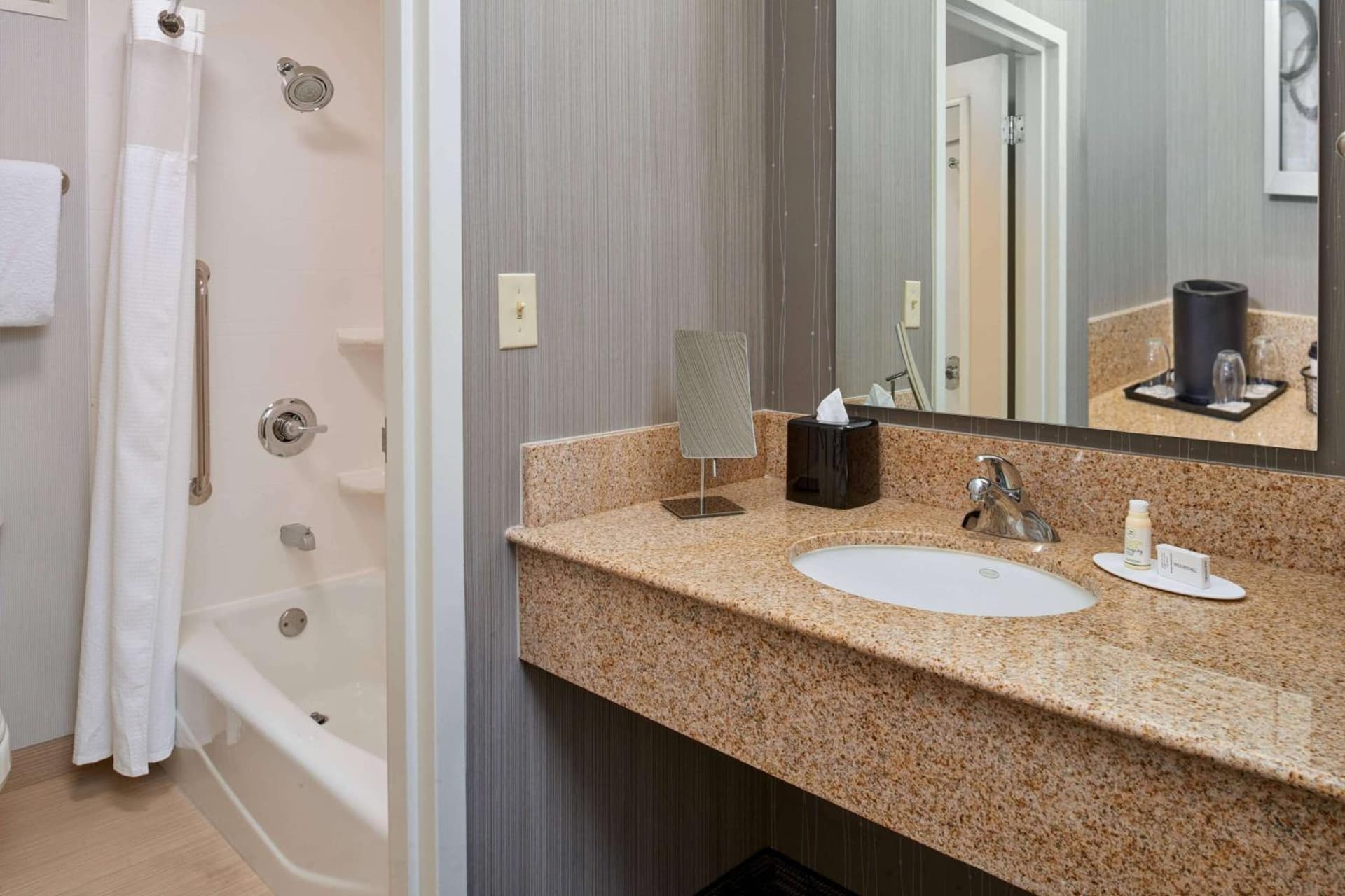 Sonesta Select Indianapolis Carmel gallery photo in Carmel, IN — image 9
