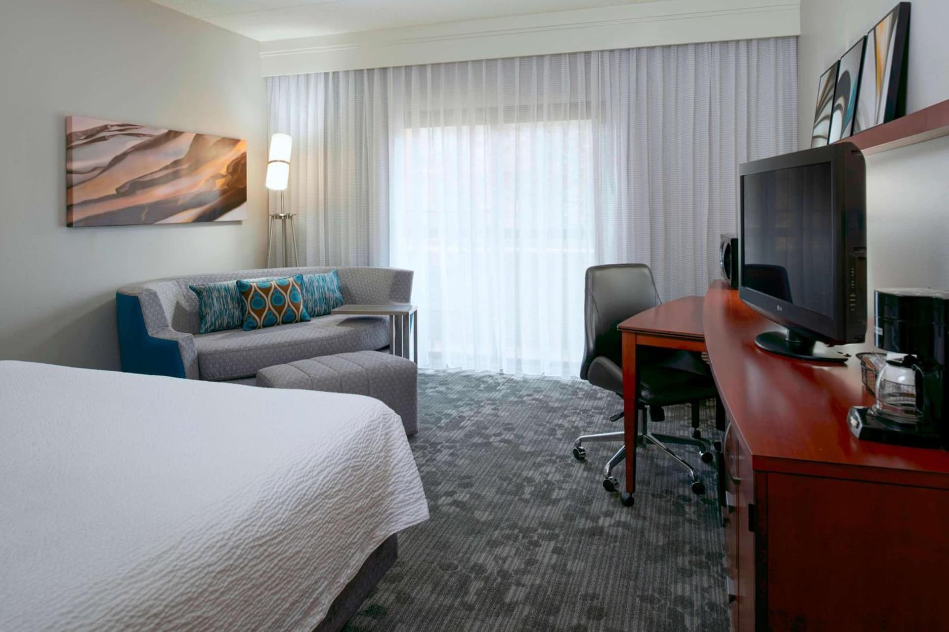 Sonesta Select Kansas City Airport Tiffany Springs property views in Kansas City, KS — gallery photo 3