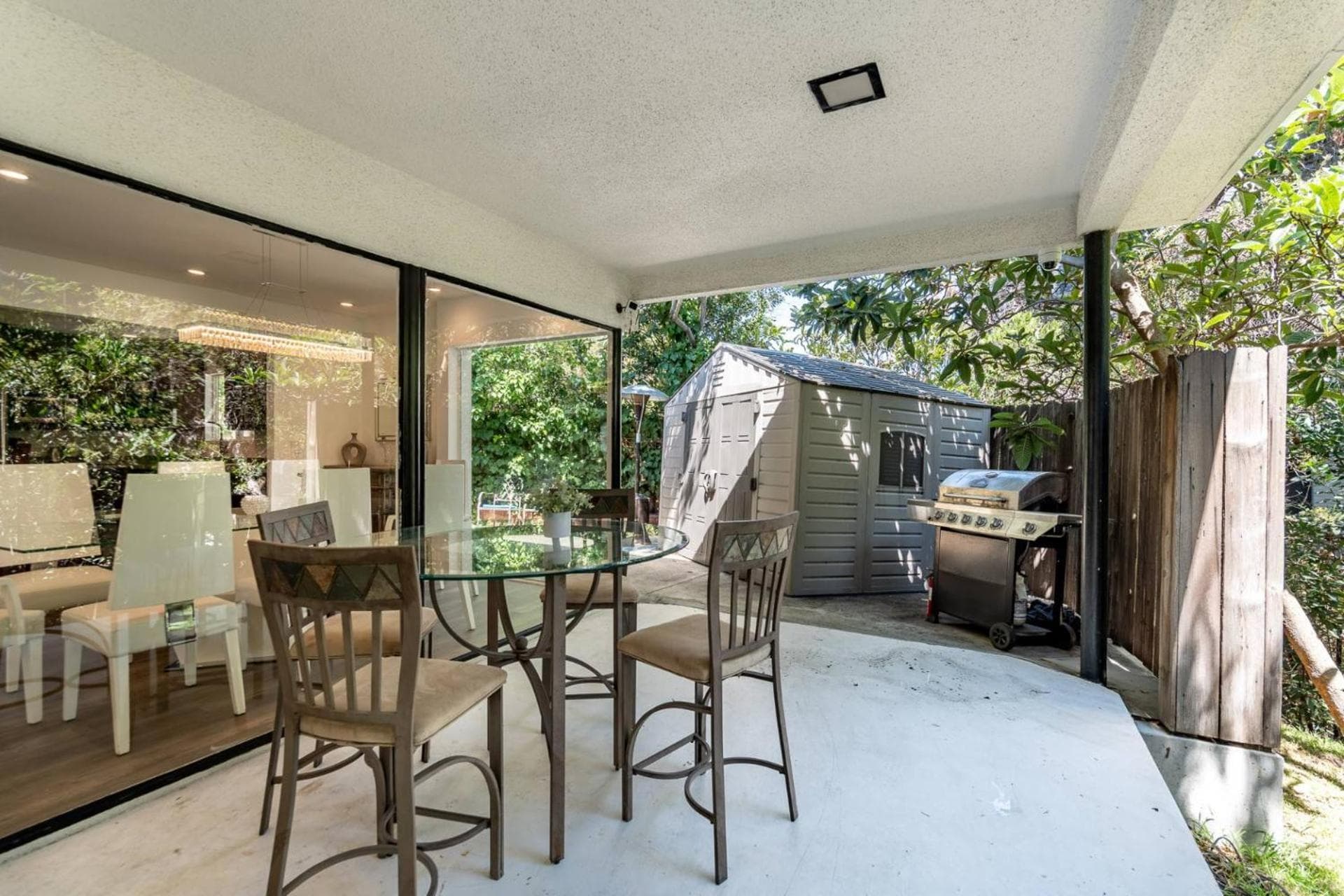 Multiview Manor property views in Los Angeles, CA — gallery photo 3