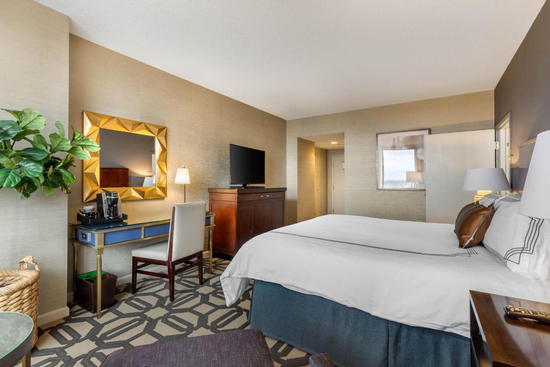 Omni Richmond Hotel interior in Richmond, VA — gallery photo 2