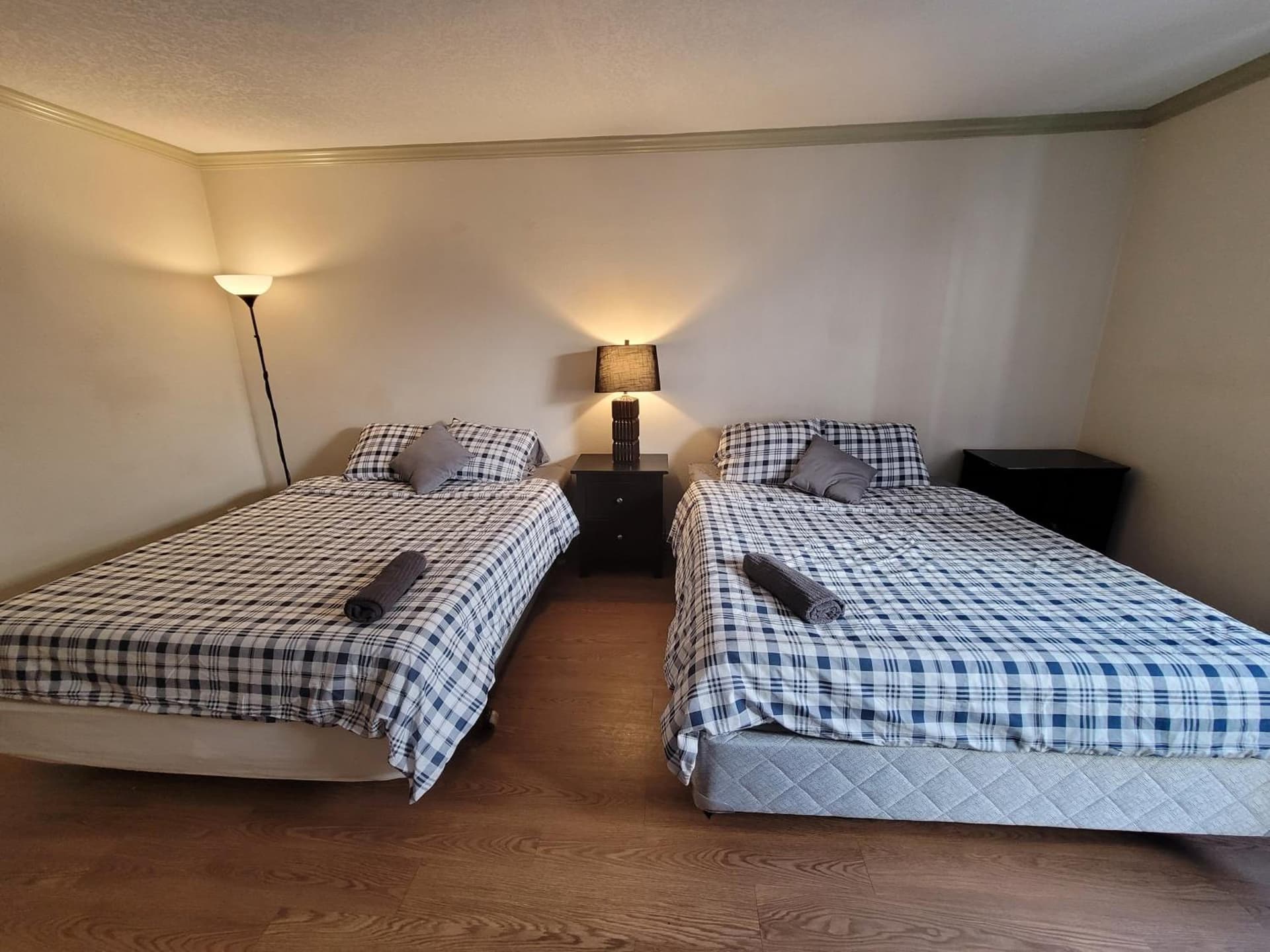 (A14) LA Spacious Hotel Style Unit interior in Los Angeles, CA — gallery photo 2
