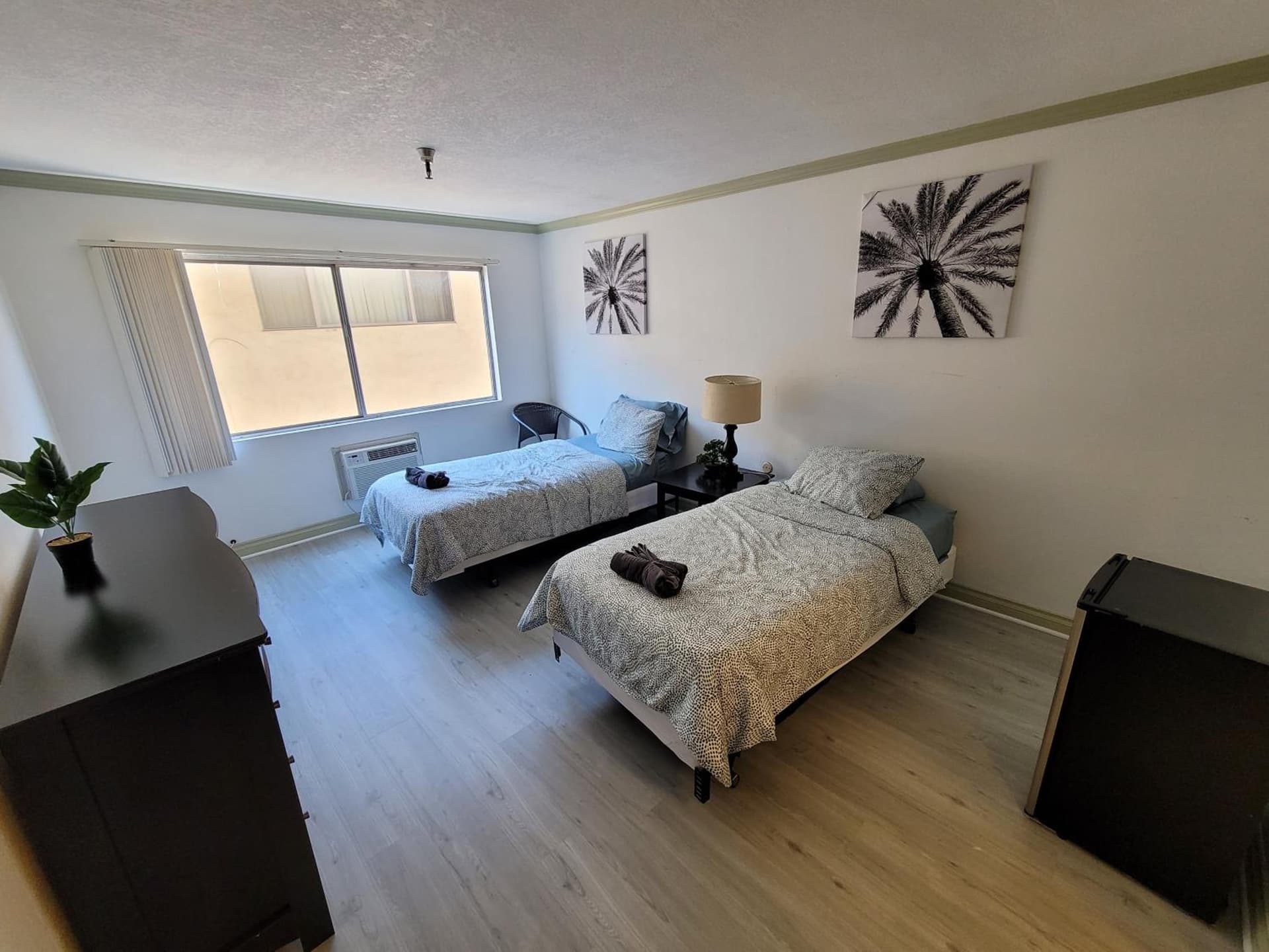 B11 LA Lovely Double Deluxe Unit interior in Los Angeles, CA — gallery photo 2