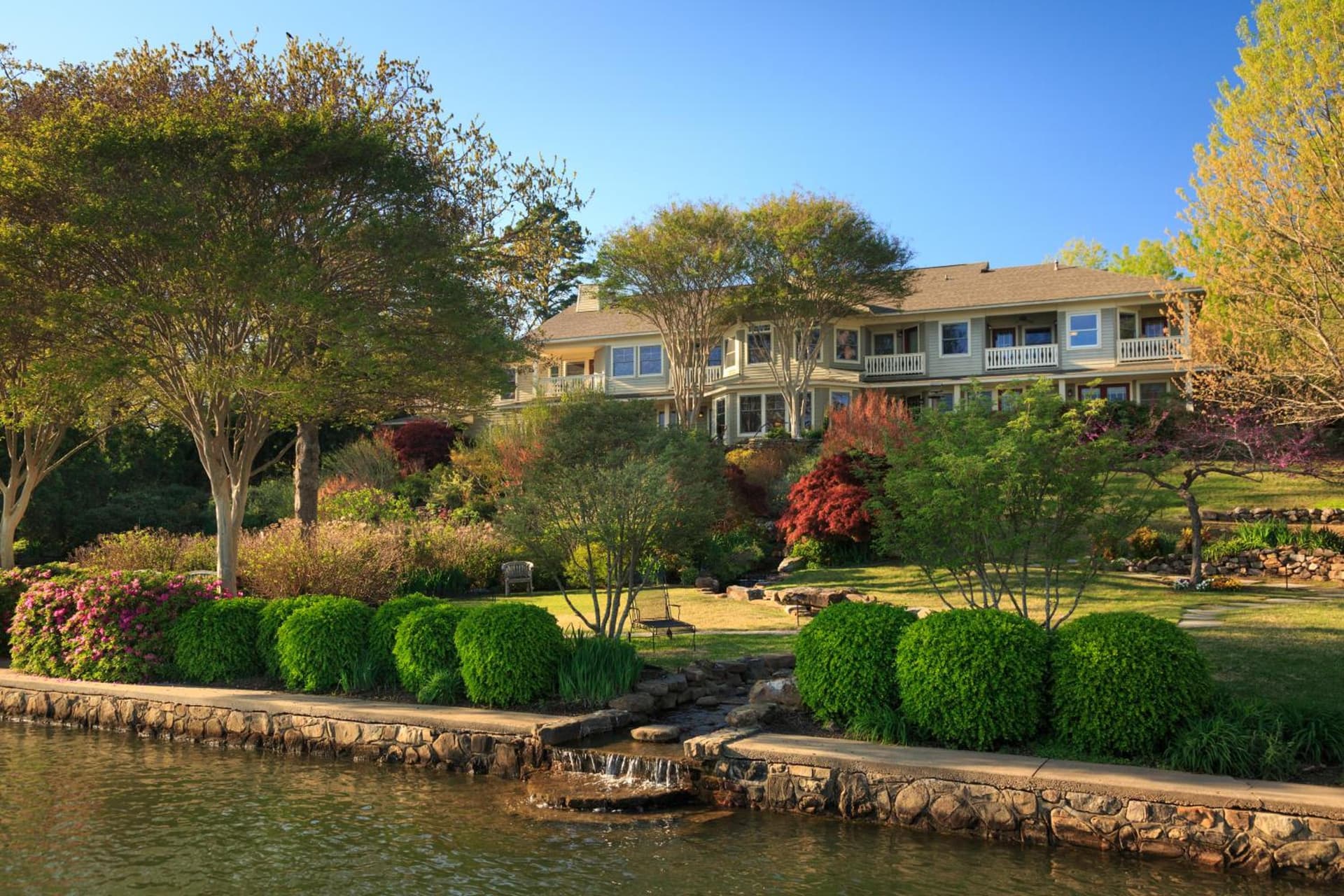 Lookout Point Lakeside Inn featured exterior or lobby in Hot Springs, AR — similar hotel