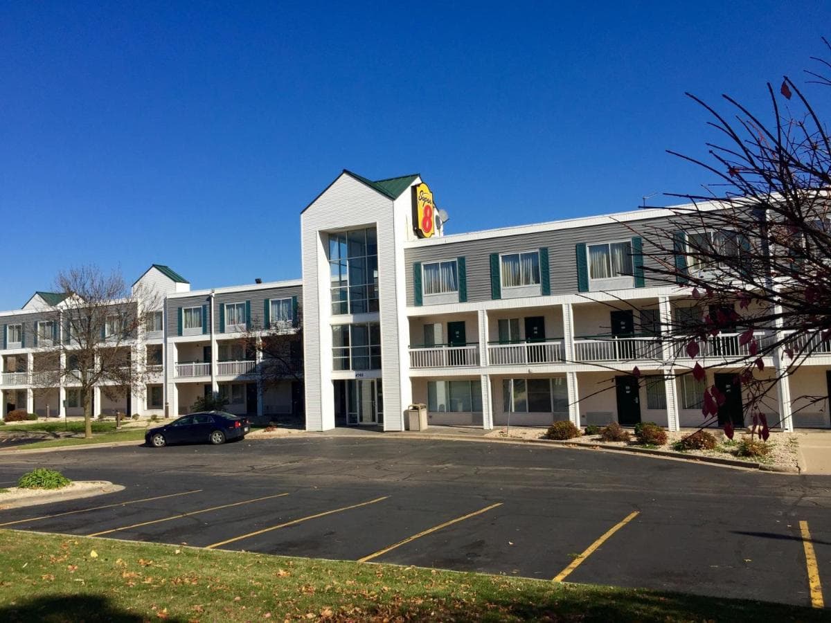 Super 8 by Wyndham Madison East interior in Madison, WI — gallery photo 2