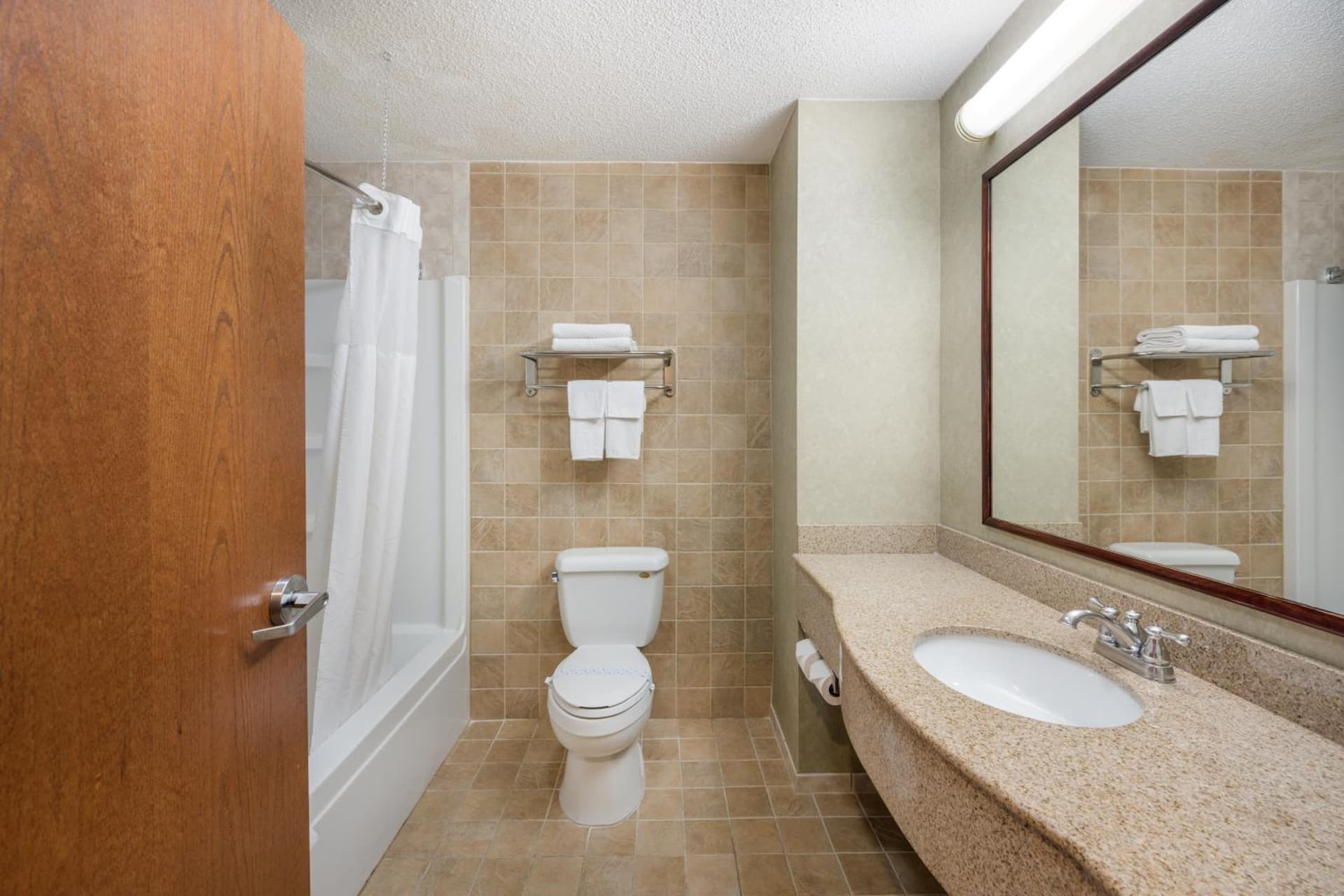 Quality Inn & Suites Fishkill South near I-84 gallery photo in Fishkill, NY — image 7