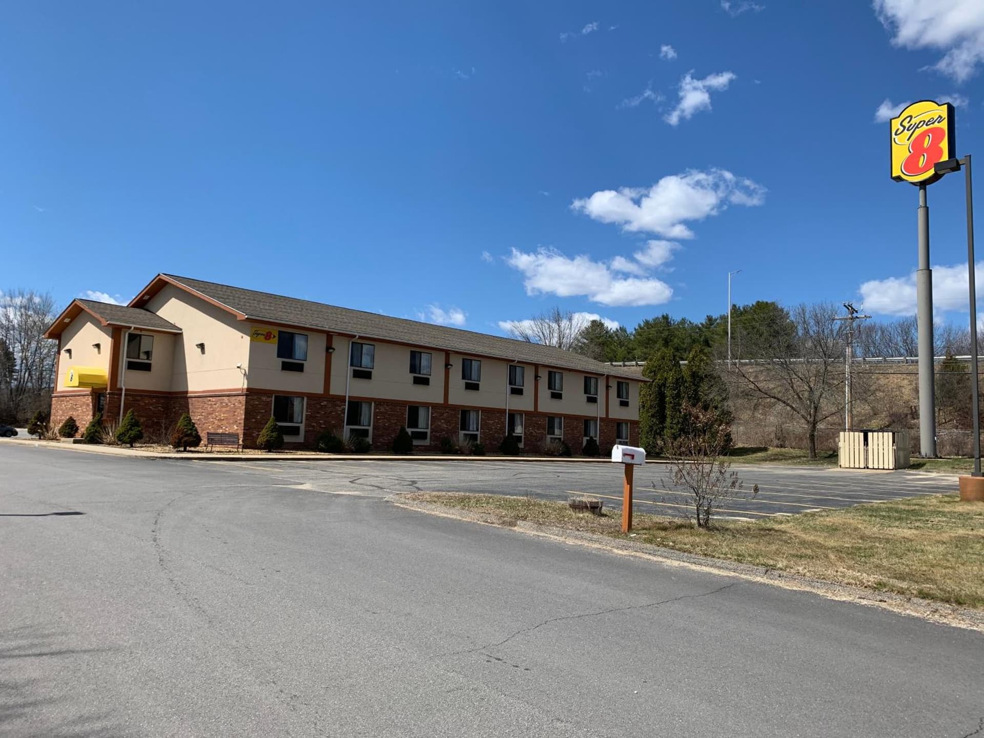 Super 8 by Wyndham Tilton/Lake Winnipesaukee gallery photo in Tilton, NH — image 17