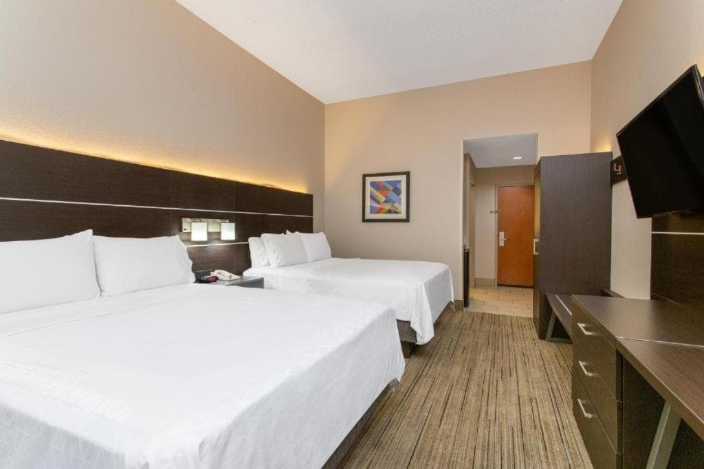 Holiday Inn Express and Suites Silver Springs - Ocala by IHG gallery photo in Silver Springs, FL — image 17