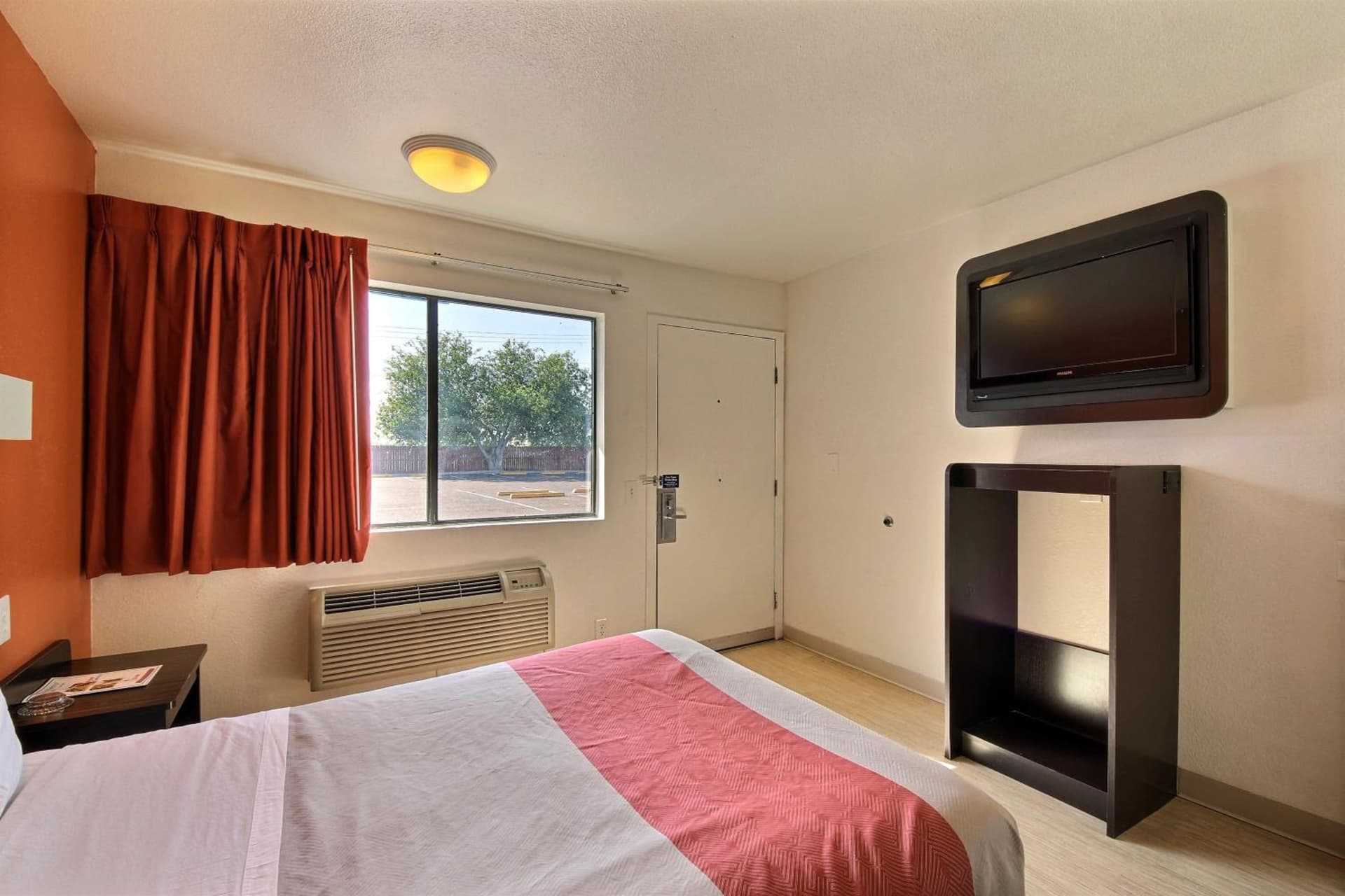 Motel 6-Laredo, TX - South gallery photo in Laredo, TX — image 43
