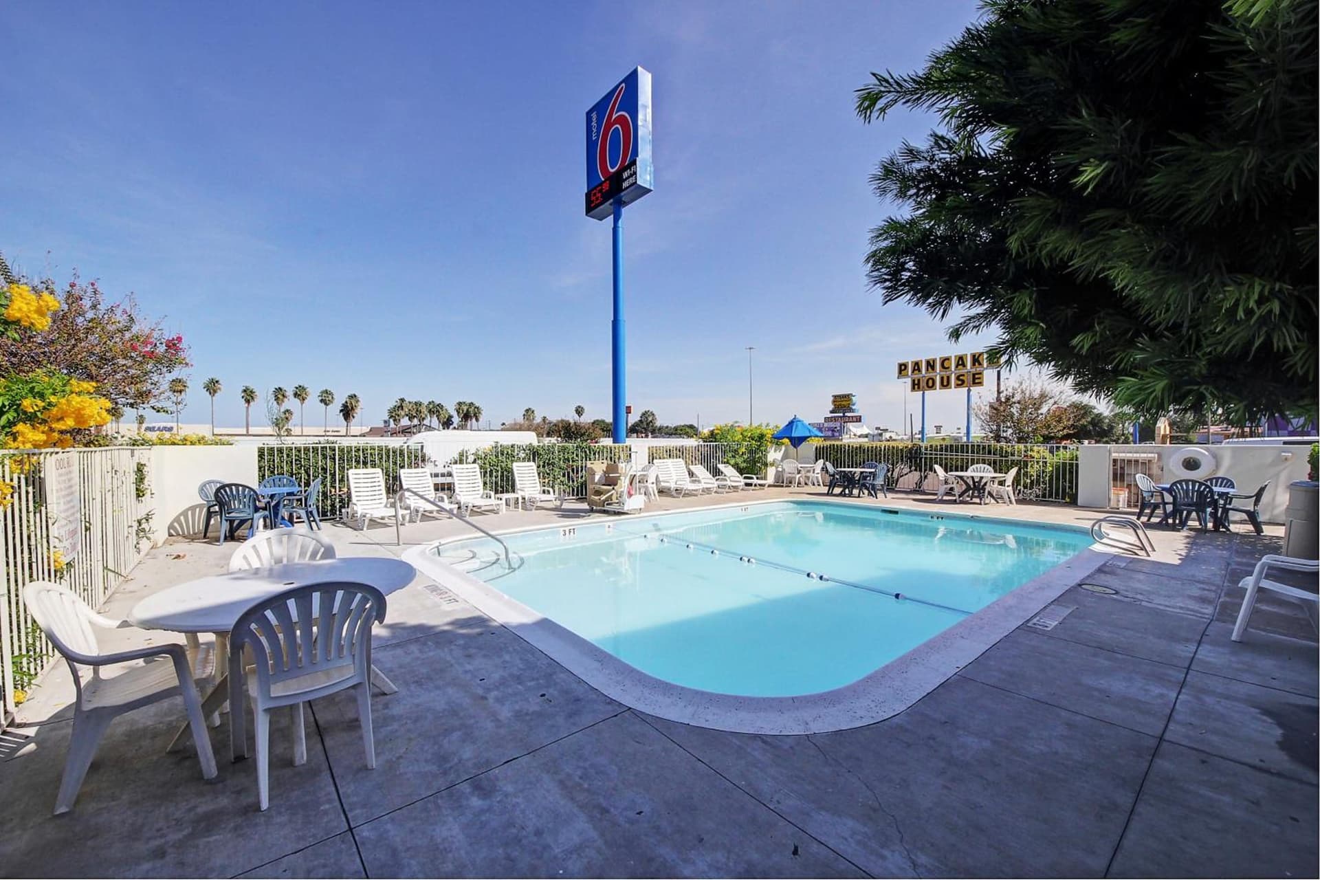 Motel 6-Laredo, TX - South gallery photo in Laredo, TX — image 44