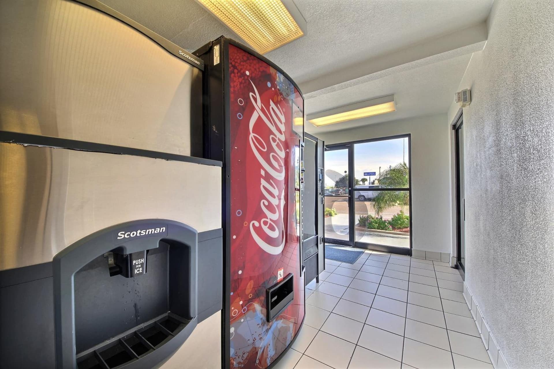 Motel 6-Laredo, TX - South gallery photo in Laredo, TX — image 47