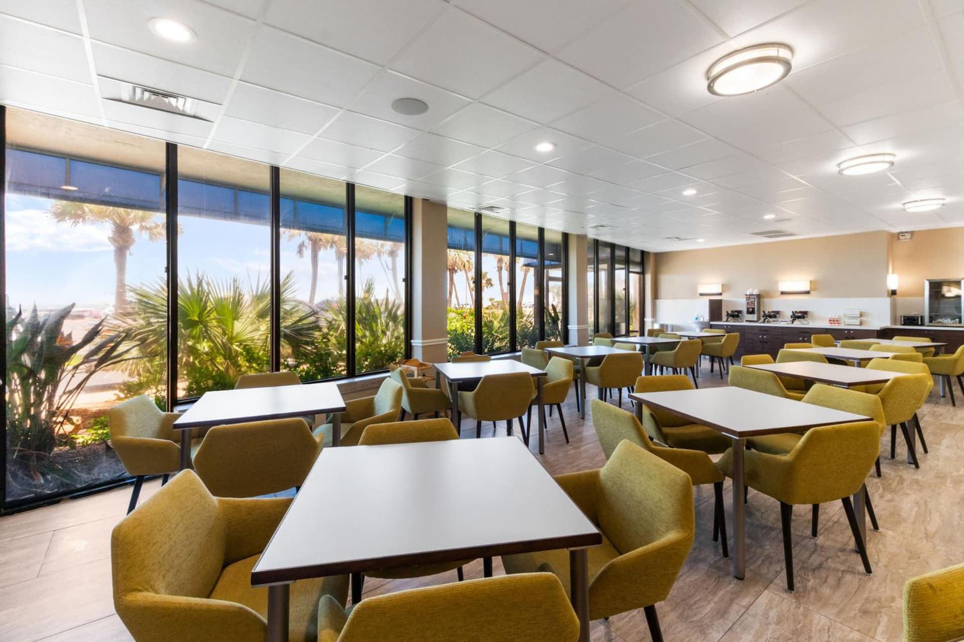 Beachfront Palms Resort Galveston, an Ascend Collection Hotel gallery photo in Galveston, TX — image 26