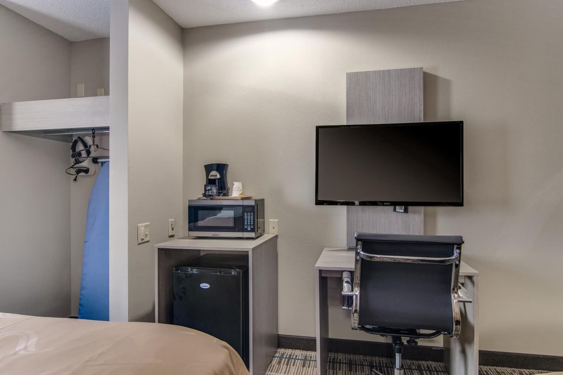 Quality Inn & Suites Grove City-Outlet Mall gallery photo in Grove City, PA — image 33