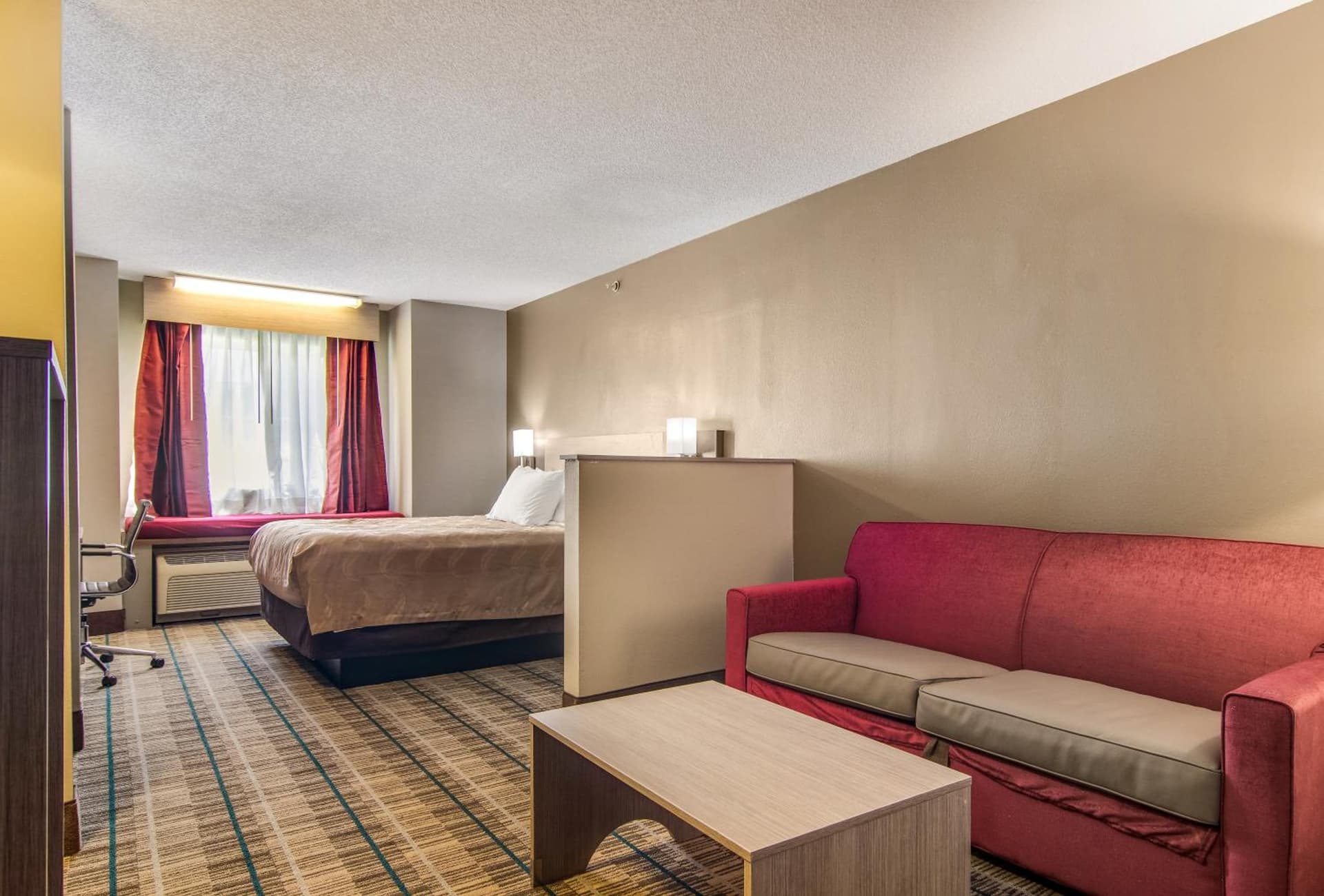Quality Inn & Suites Grove City-Outlet Mall gallery photo in Grove City, PA — image 6